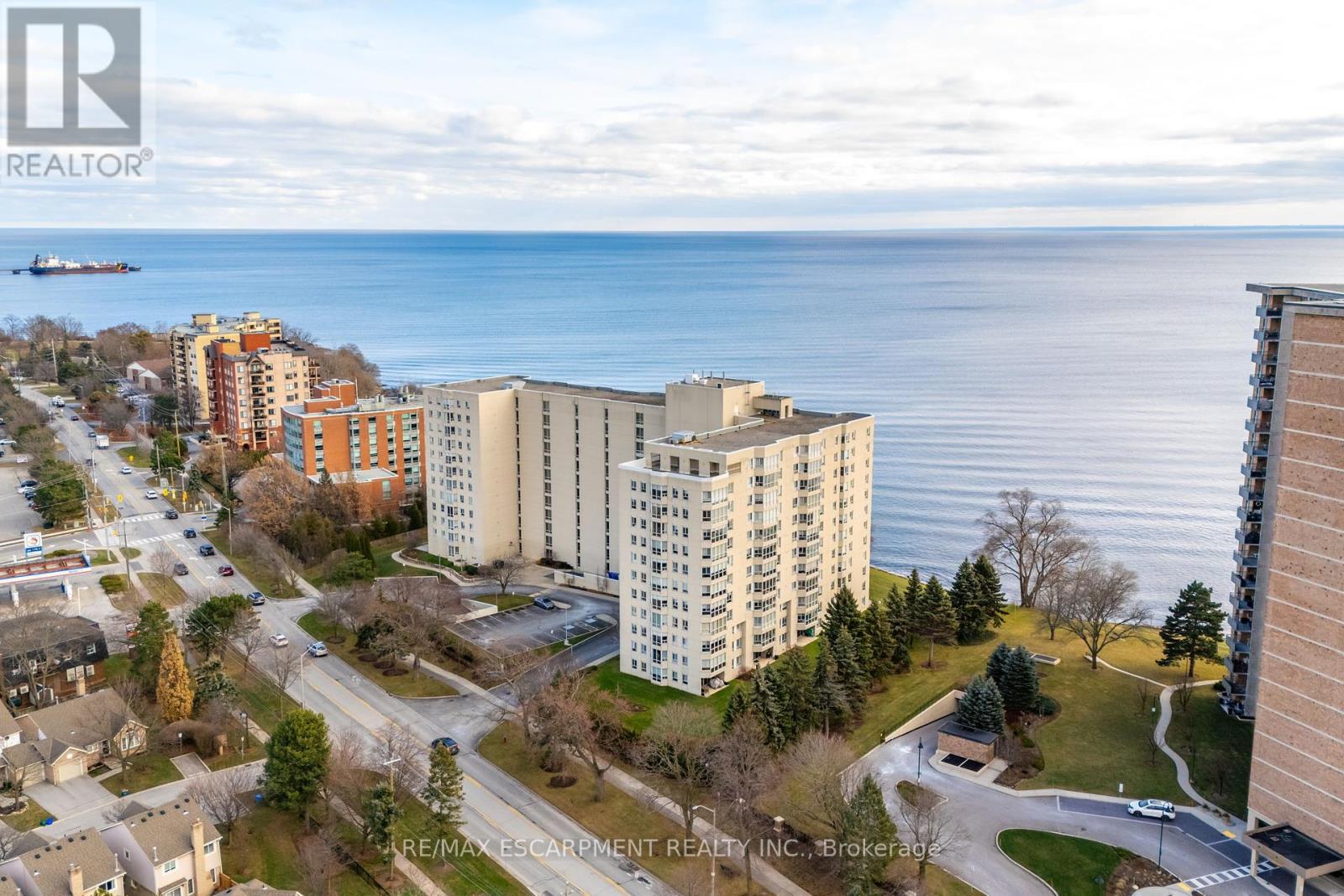 911 - 5280 Lakeshore Road Property Photo 1
