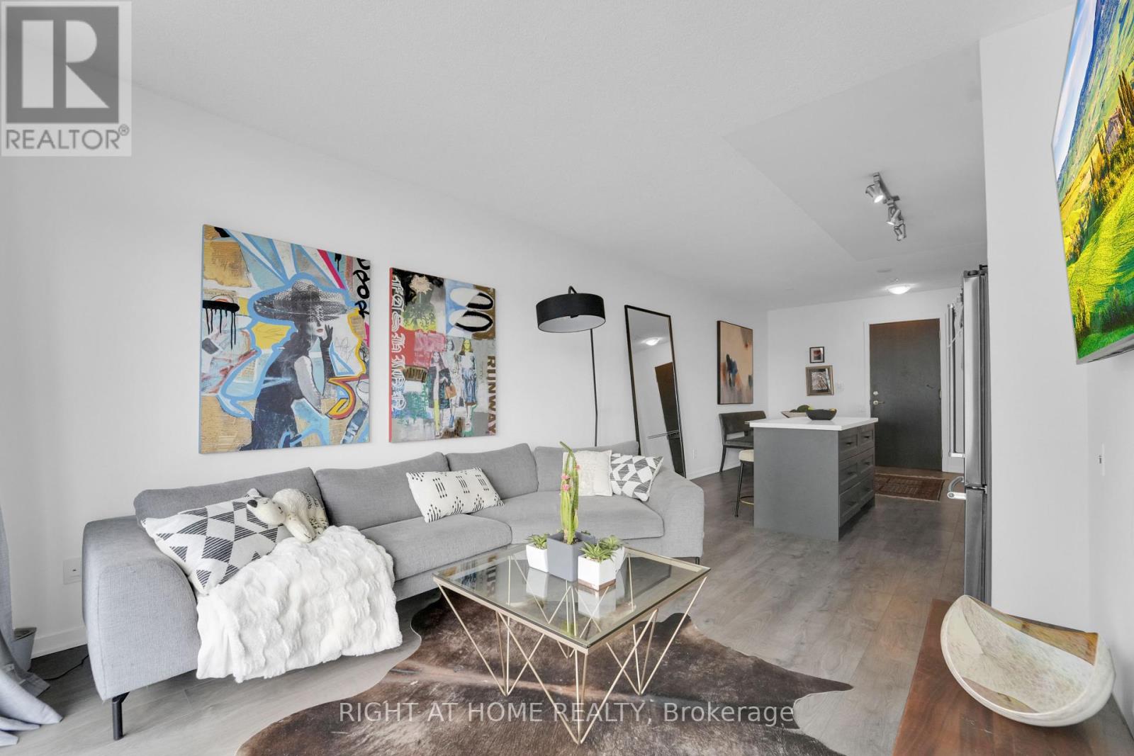 1414 - 105 The Queensway Street Property Photo 1