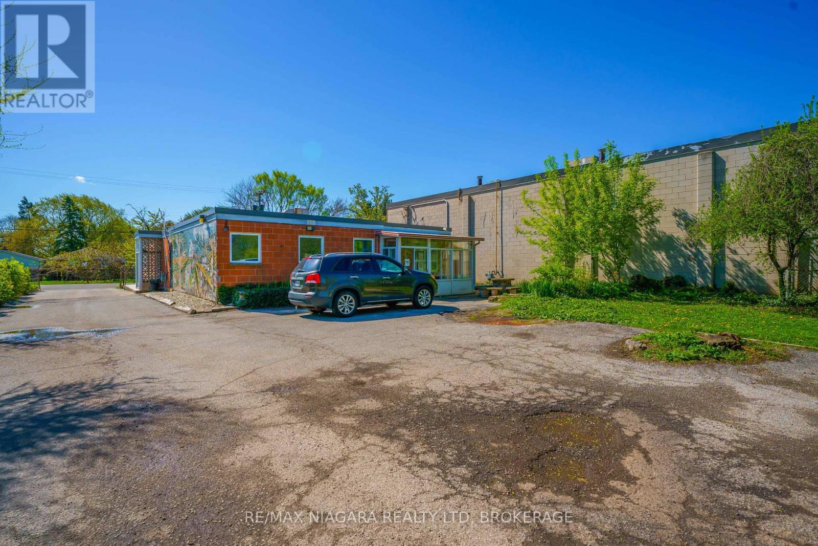 475 Enfield Road Property Photo 6