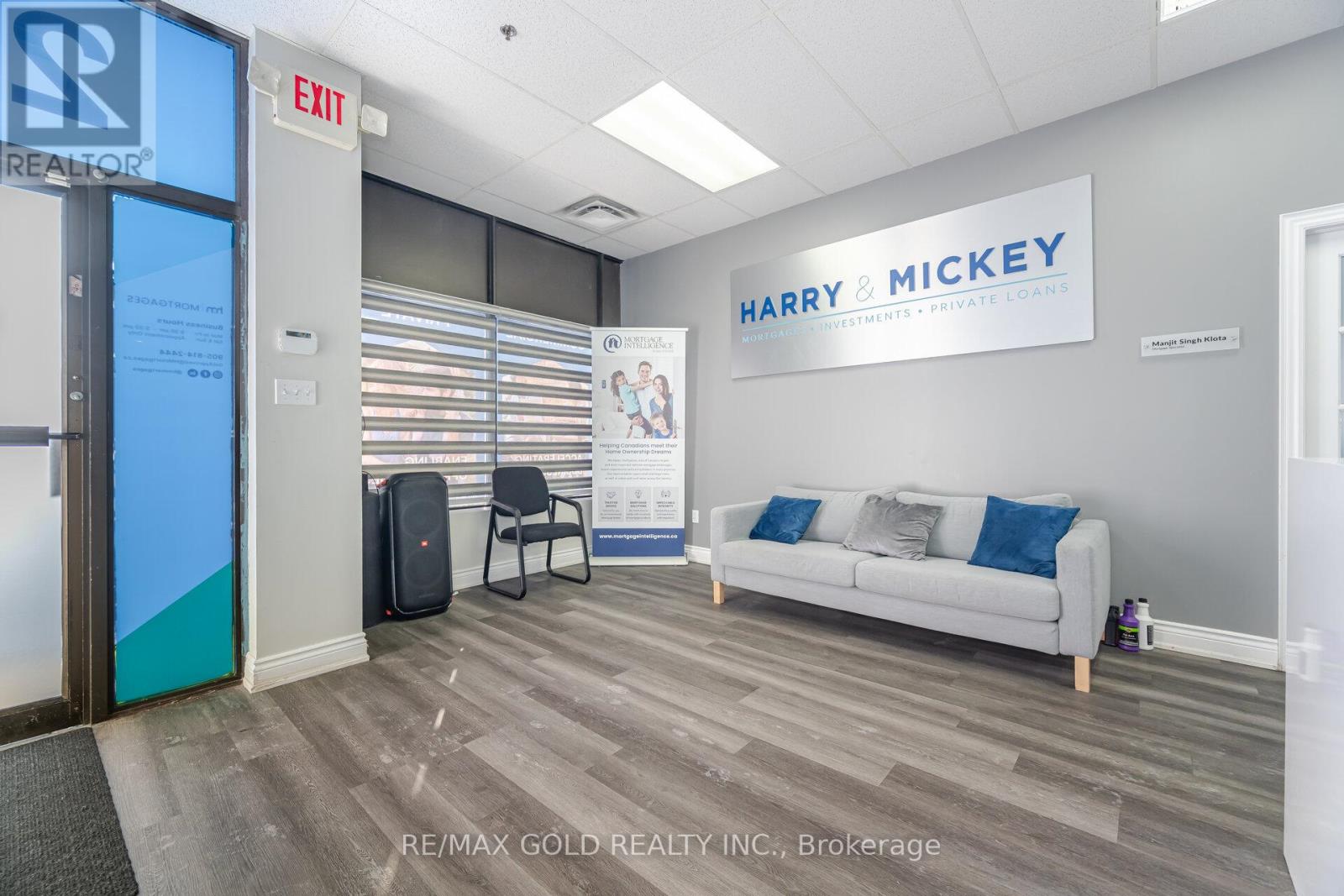 #26 - 2074 Steeles Avenue Property Photo 8