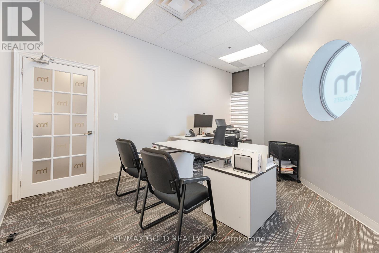 #26 - 2074 Steeles Avenue Property Photo 14