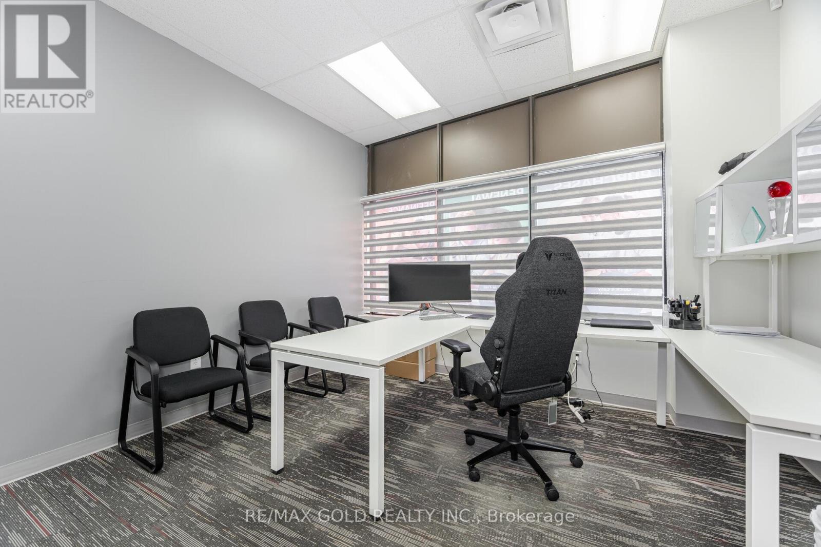 #26 - 2074 Steeles Avenue Property Photo 17