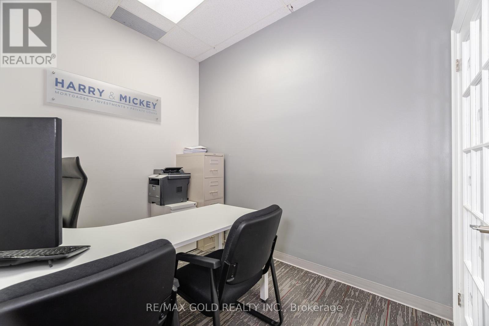 #26 - 2074 Steeles Avenue Property Photo 20