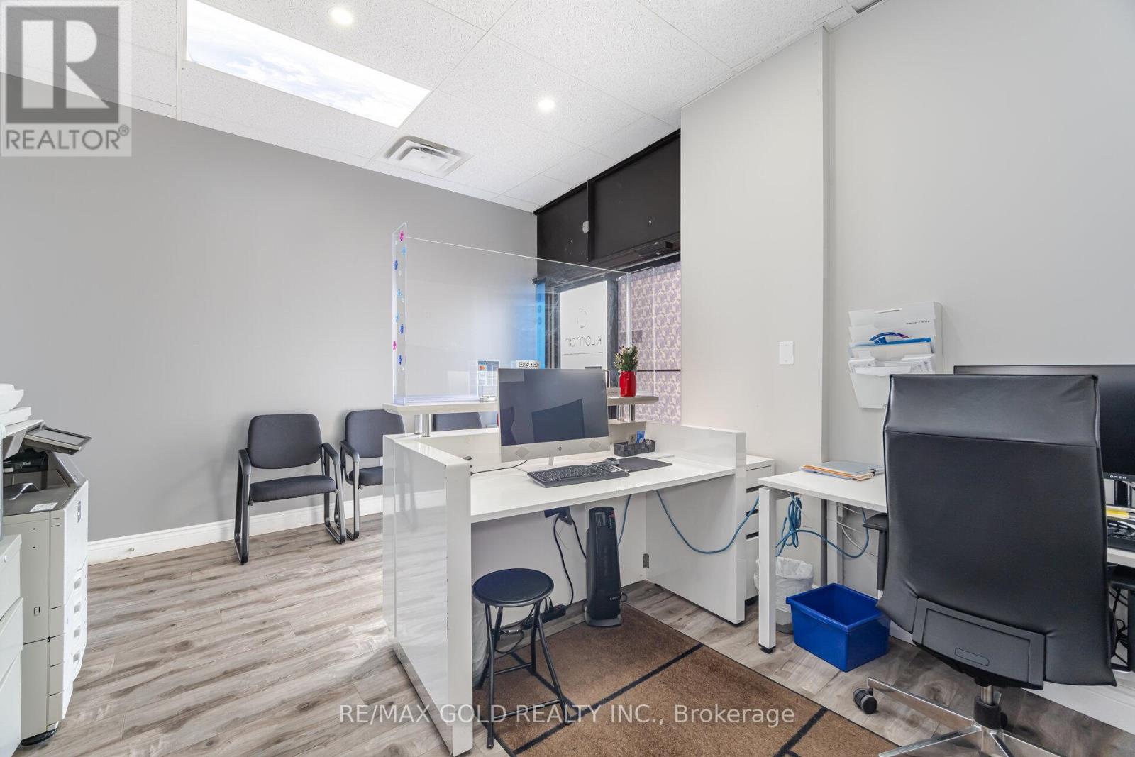 #26 - 2074 Steeles Avenue Property Photo 25