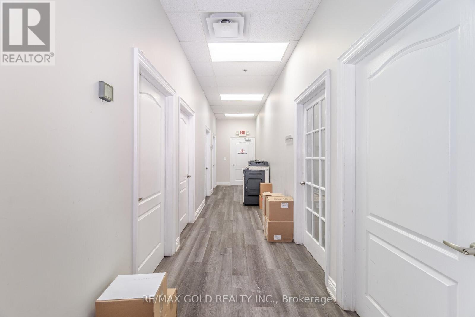 #26 - 2074 Steeles Avenue Property Photo 27