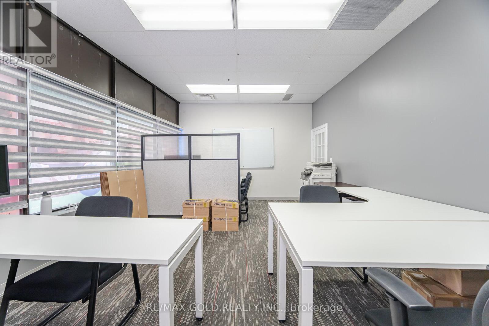 #26 - 2074 Steeles Avenue Property Photo 29