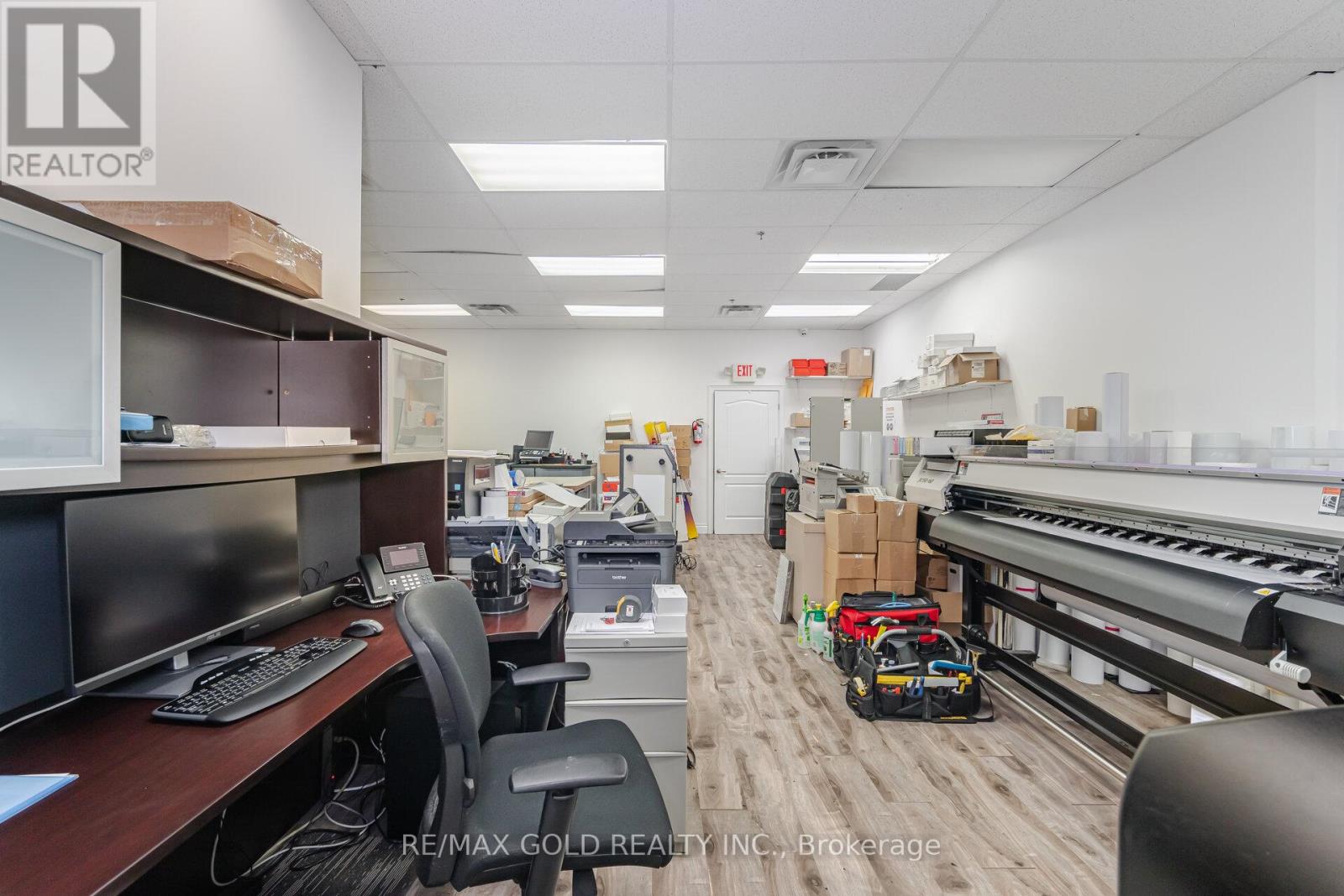 #26 - 2074 Steeles Avenue Property Photo 32