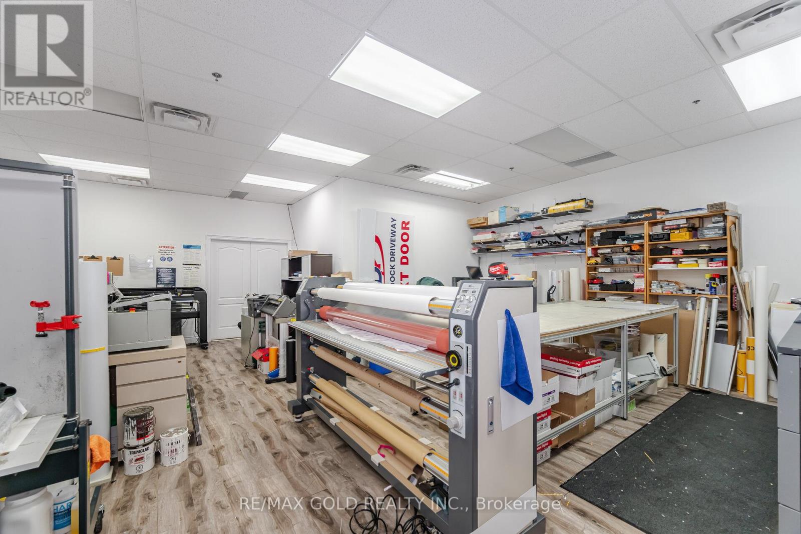 #26 - 2074 Steeles Avenue Property Photo 33