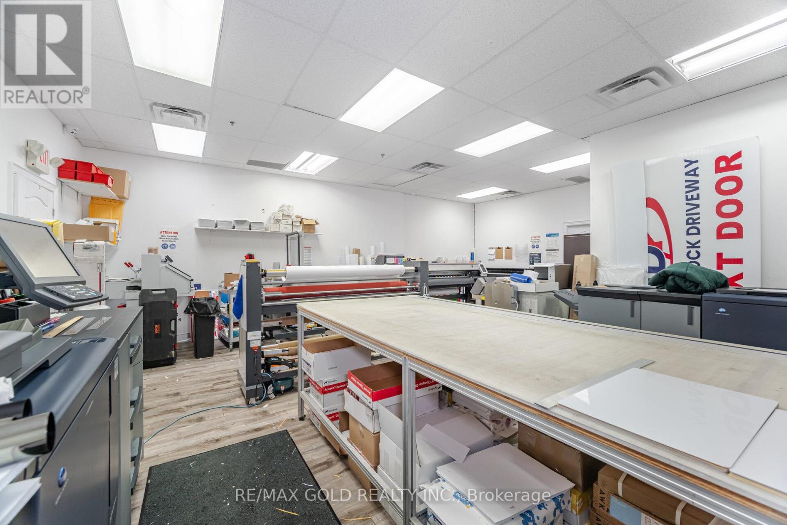 #26 - 2074 Steeles Avenue Property Photo 34