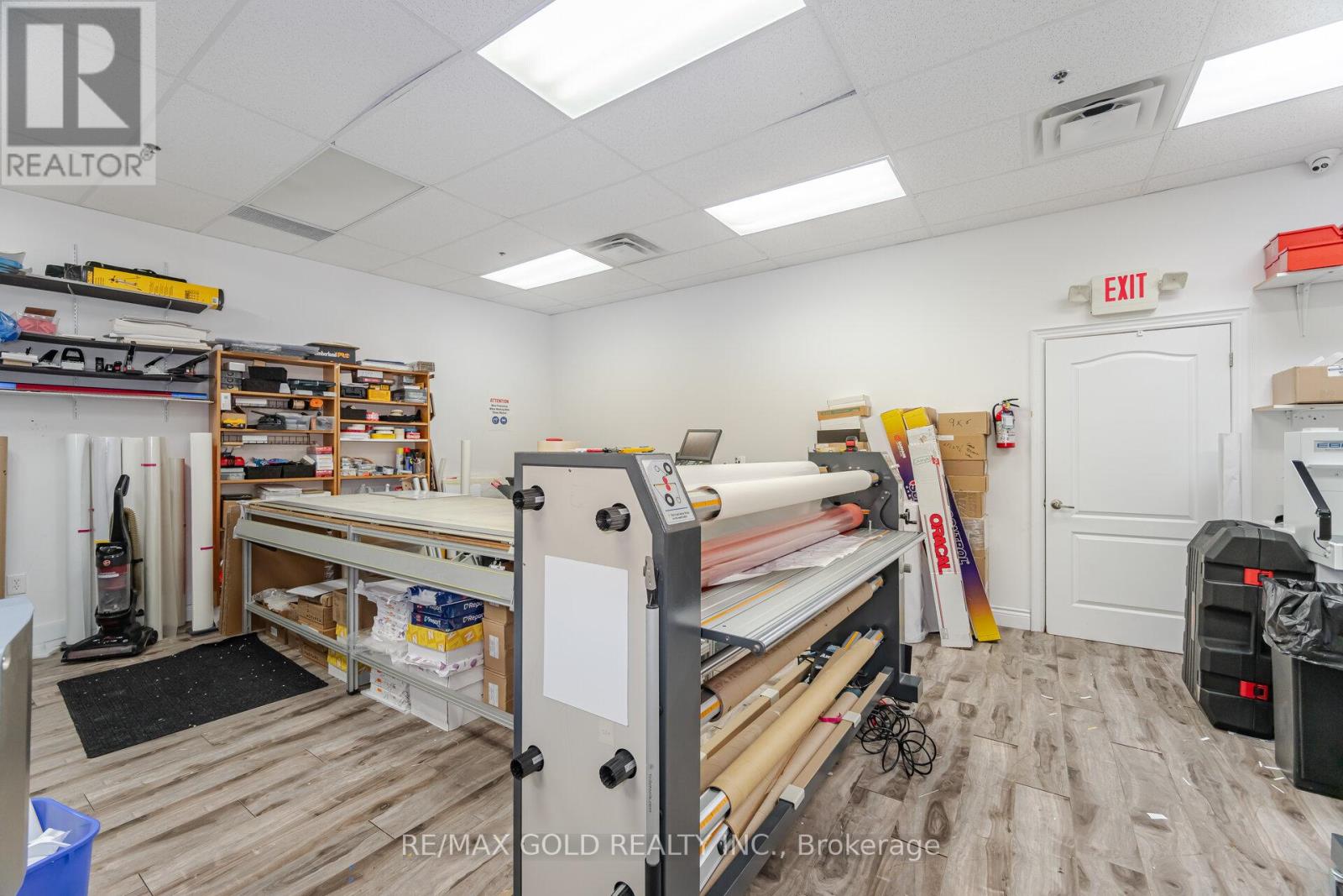 #26 - 2074 Steeles Avenue Property Photo 35