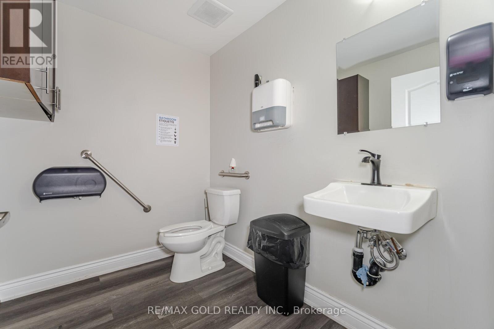 #26 - 2074 Steeles Avenue Property Photo 39