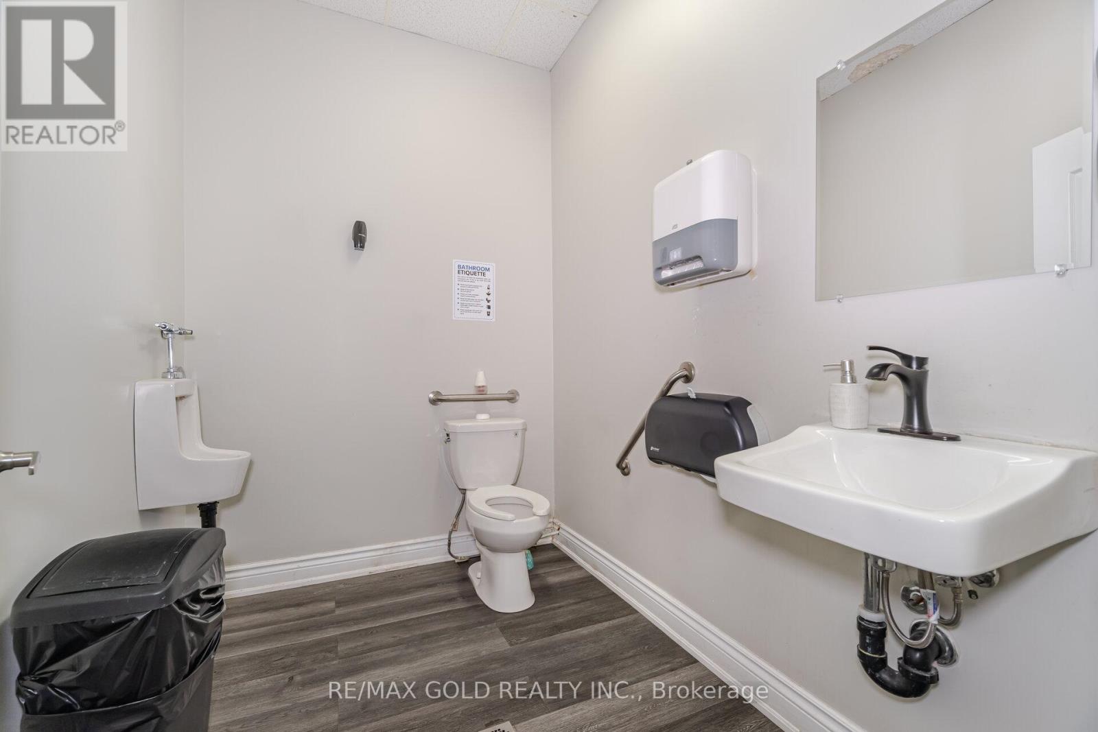 #26 - 2074 Steeles Avenue Property Photo 40