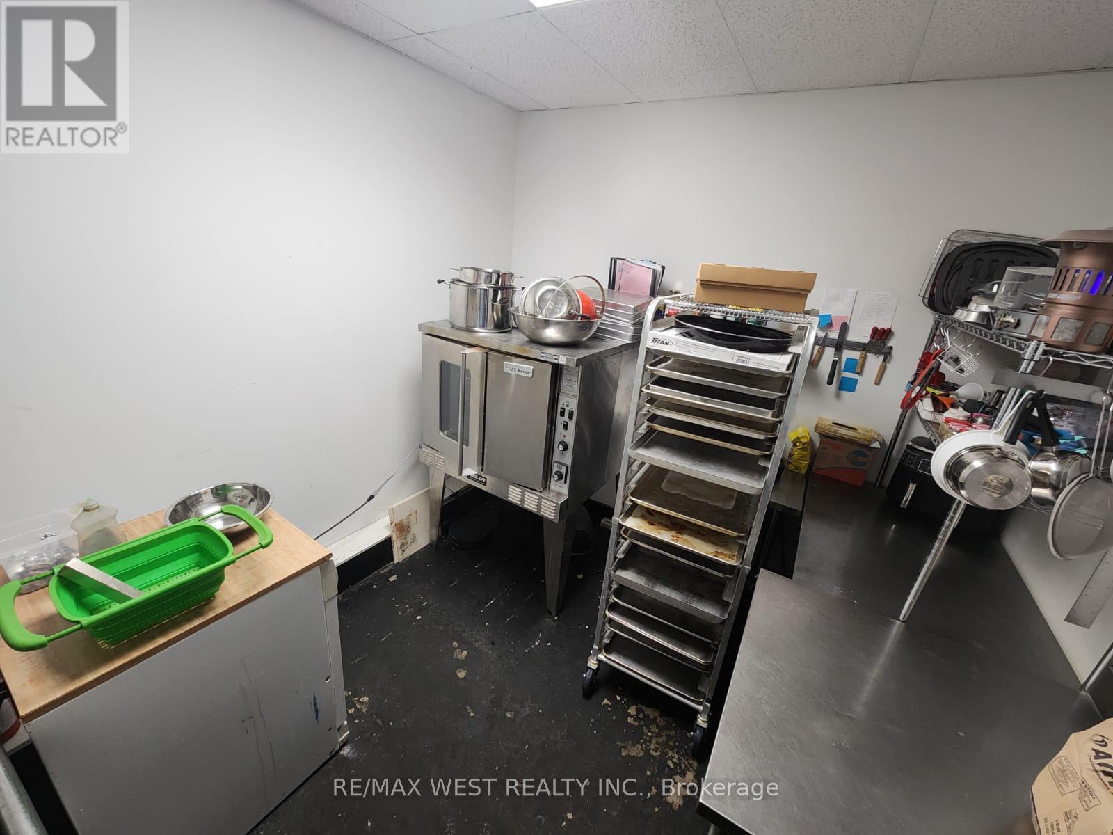 31 - 2737 Keele Street Property Photo 16