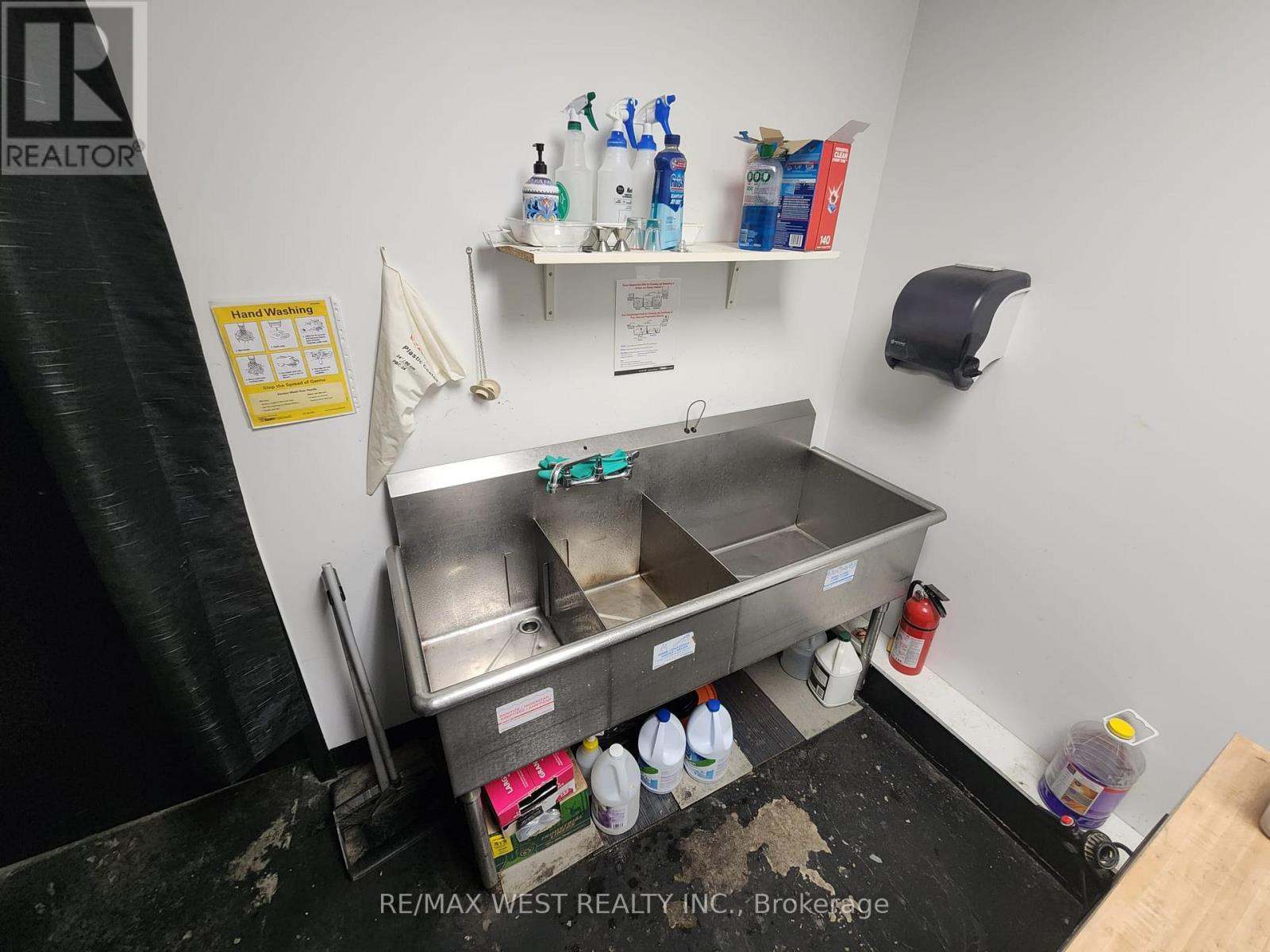 31 - 2737 Keele Street Property Photo 17