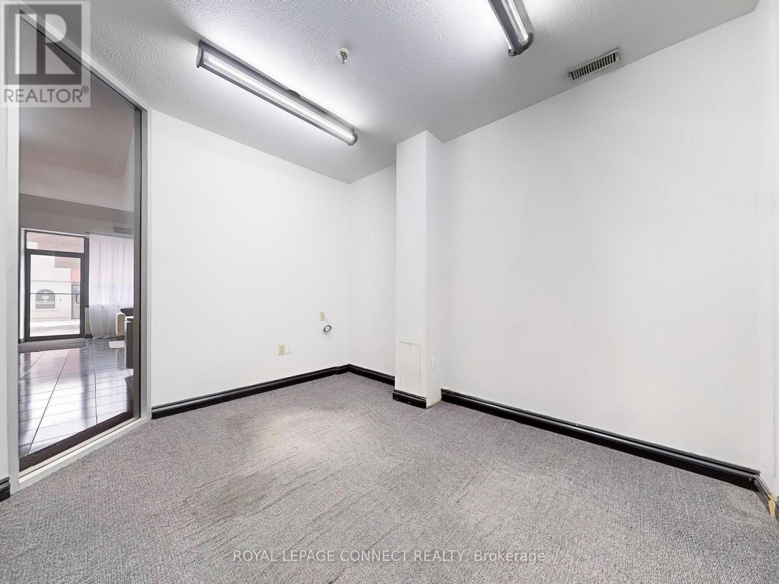 4 - 5484 Tomken Road Property Photo 11