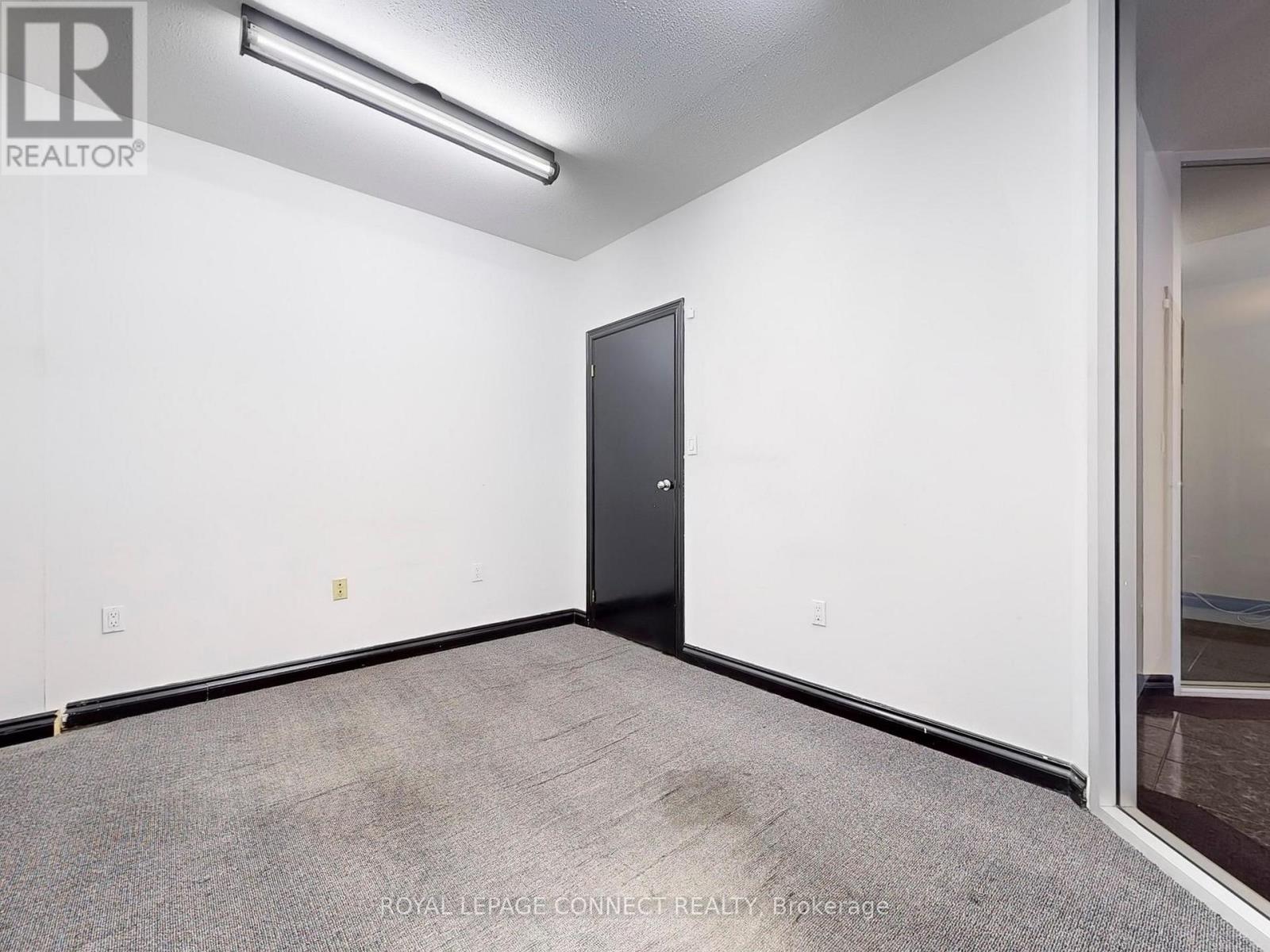 4 - 5484 Tomken Road Property Photo 15