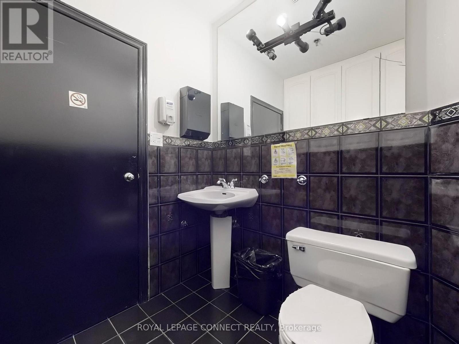 4 - 5484 Tomken Road Property Photo 25