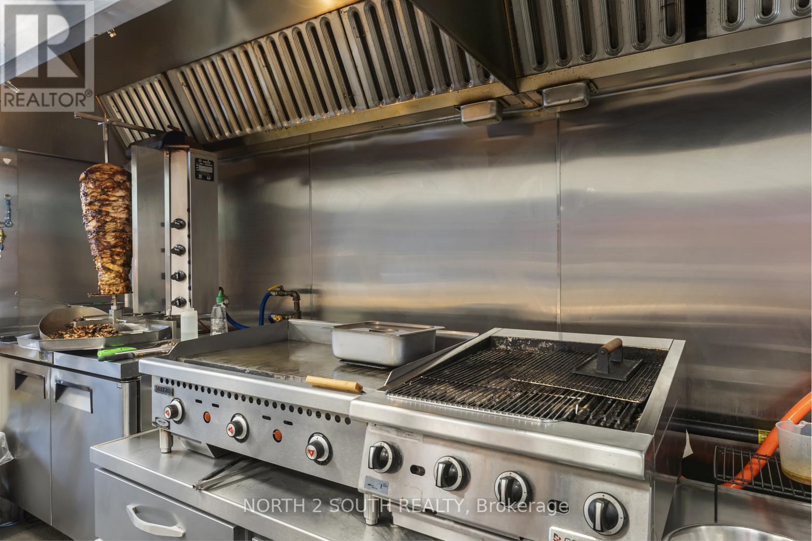 1176 The Queensway Property Photo 11