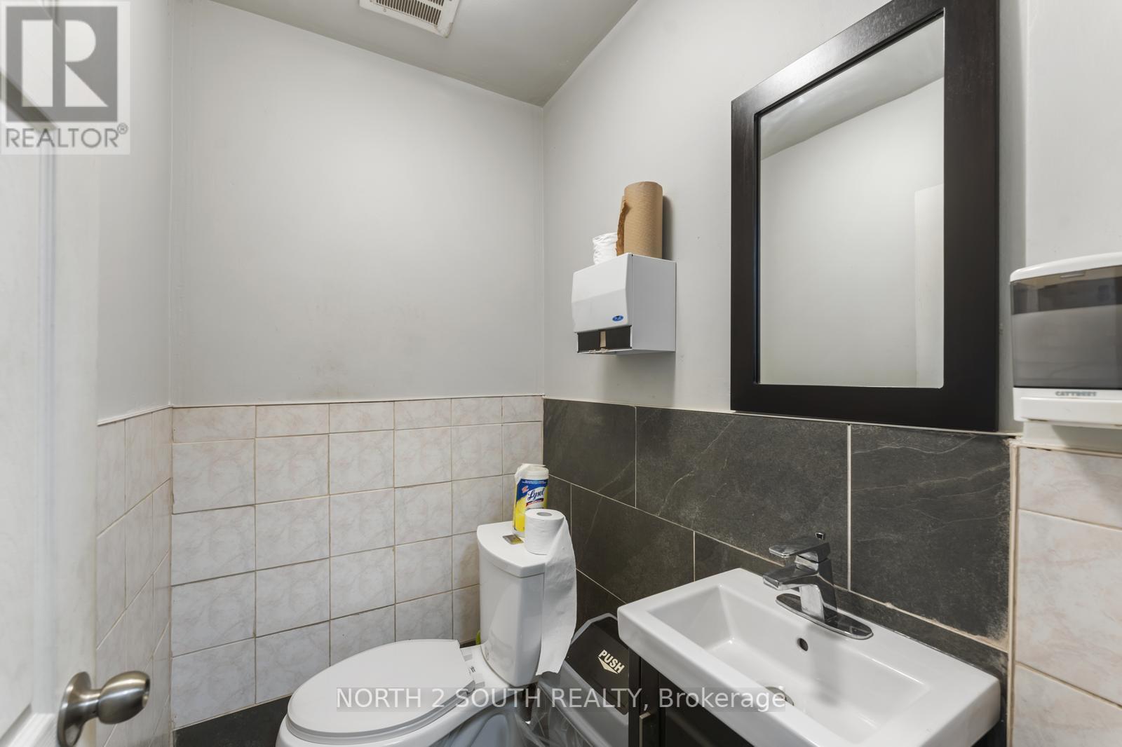 1176 The Queensway Property Photo 18