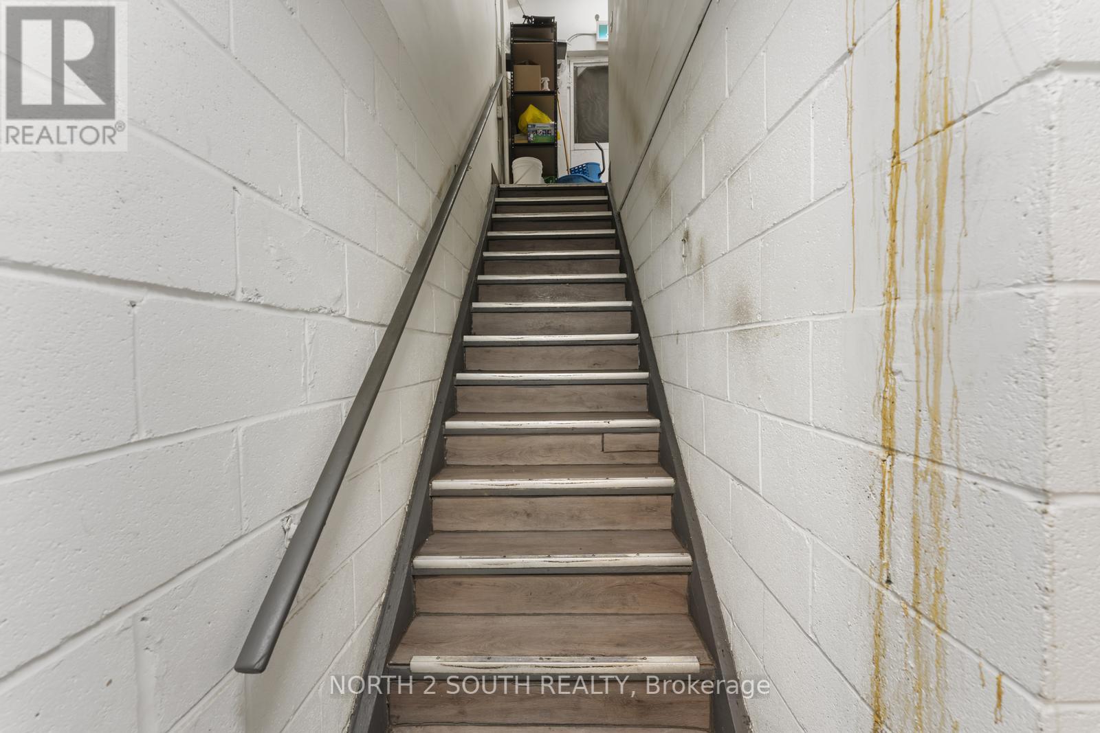 1176 The Queensway Property Photo 19