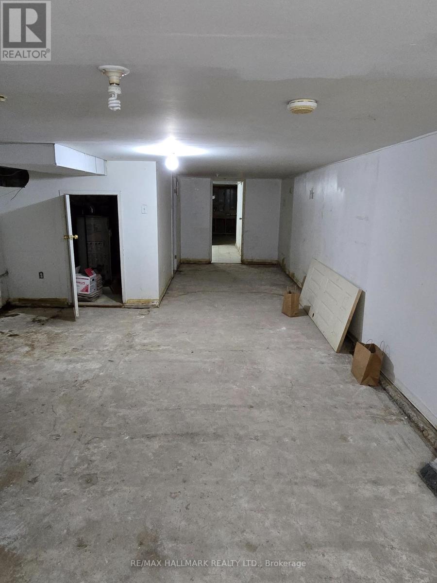 Main - 1752 St. Clair Avenue W Property Photo 13