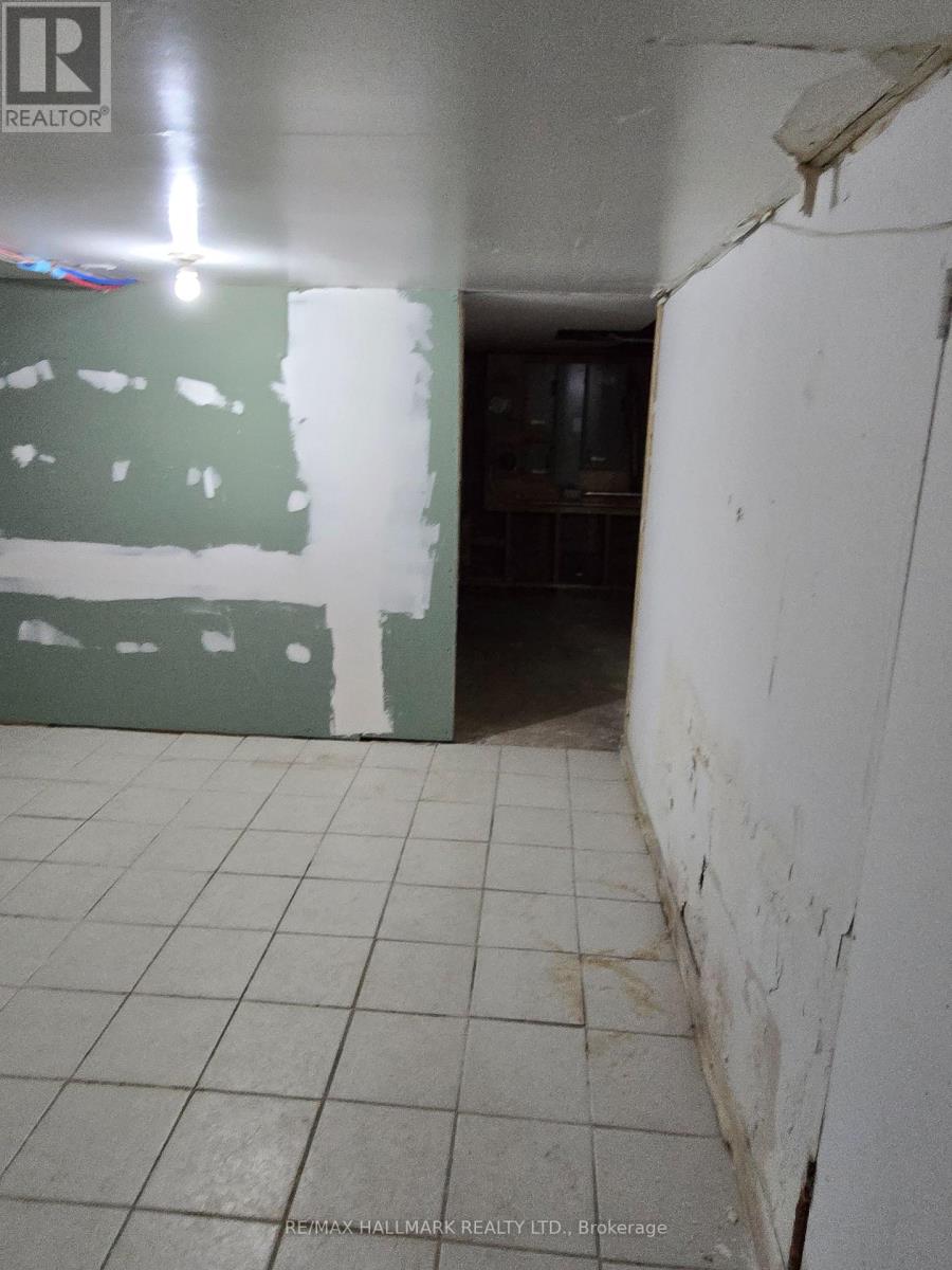 Main - 1752 St. Clair Avenue W Property Photo 14