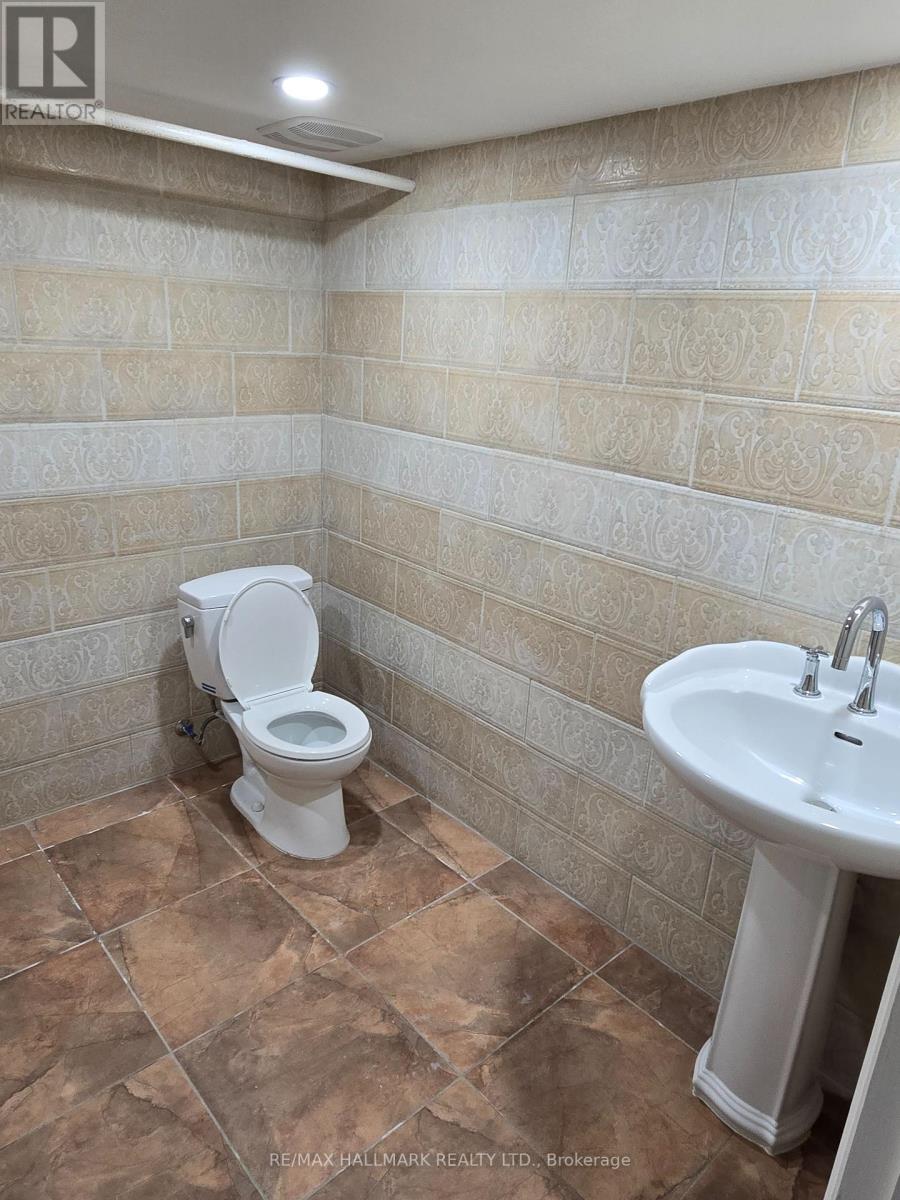 Main - 1752 St. Clair Avenue W Property Photo 16