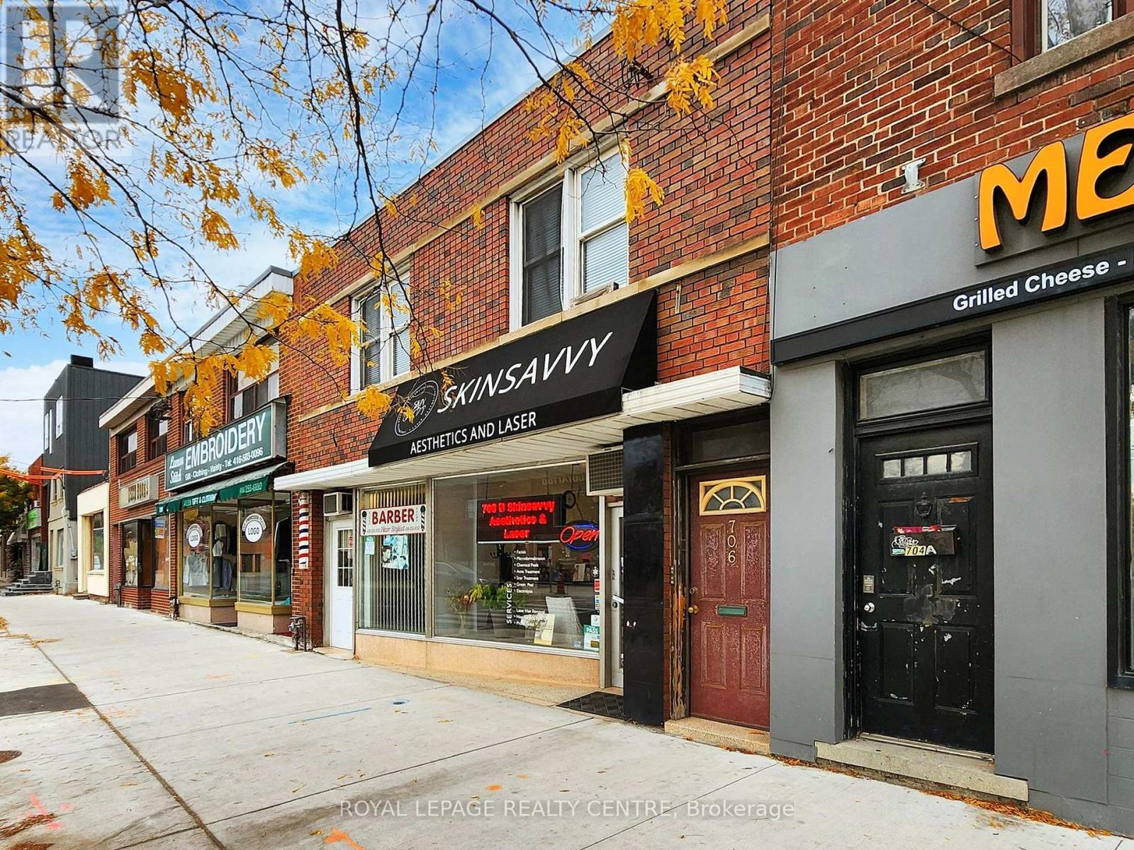 706 The Queensway Property Photo 4