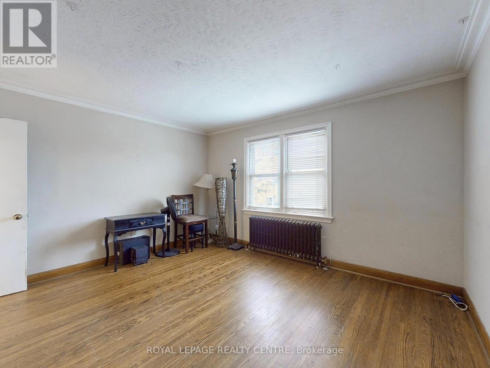 706 The Queensway Property Photo 7