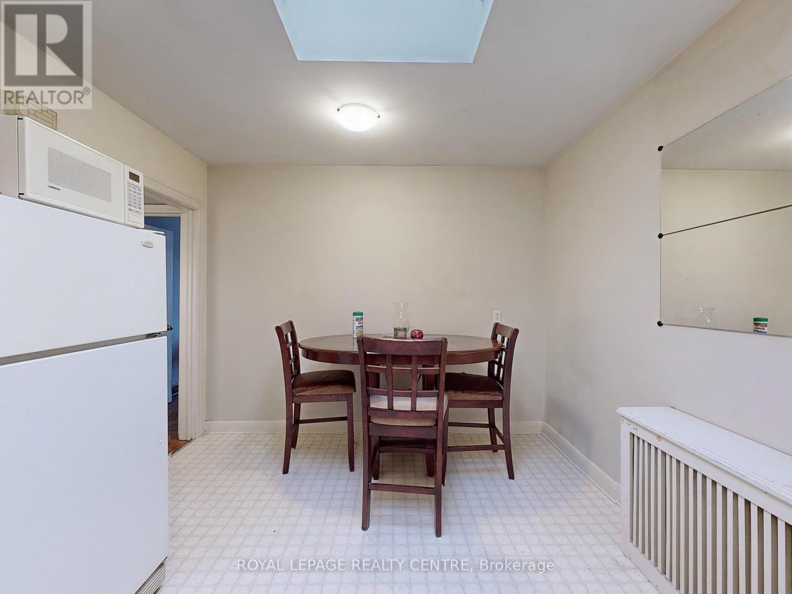 706 The Queensway Property Photo 12