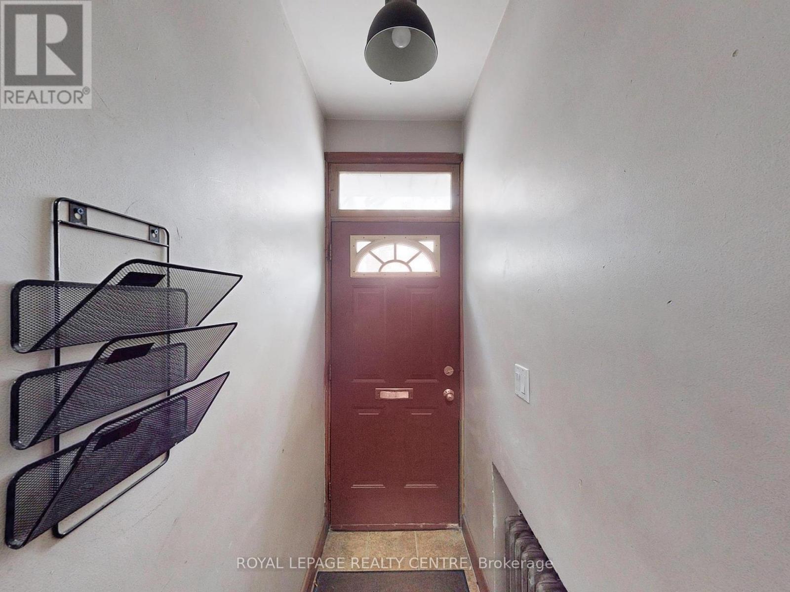 706 The Queensway Property Photo 14