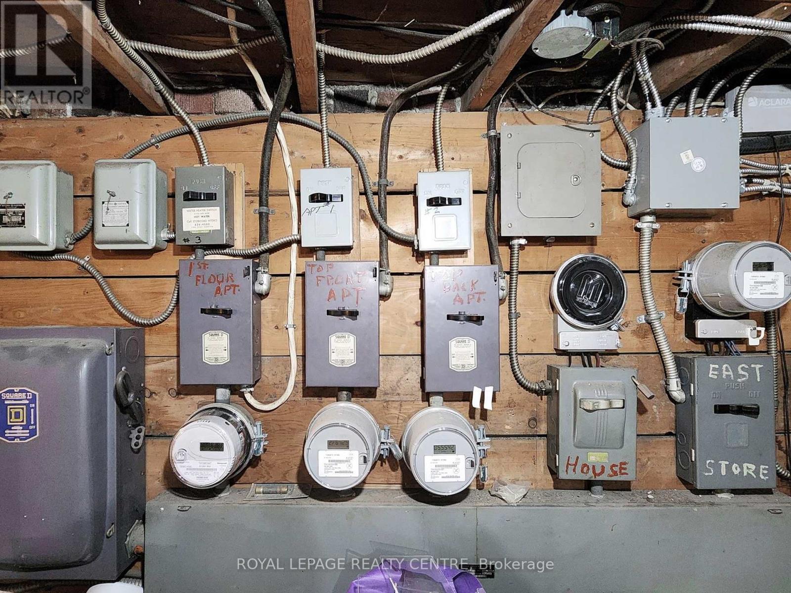 706 The Queensway Property Photo 15