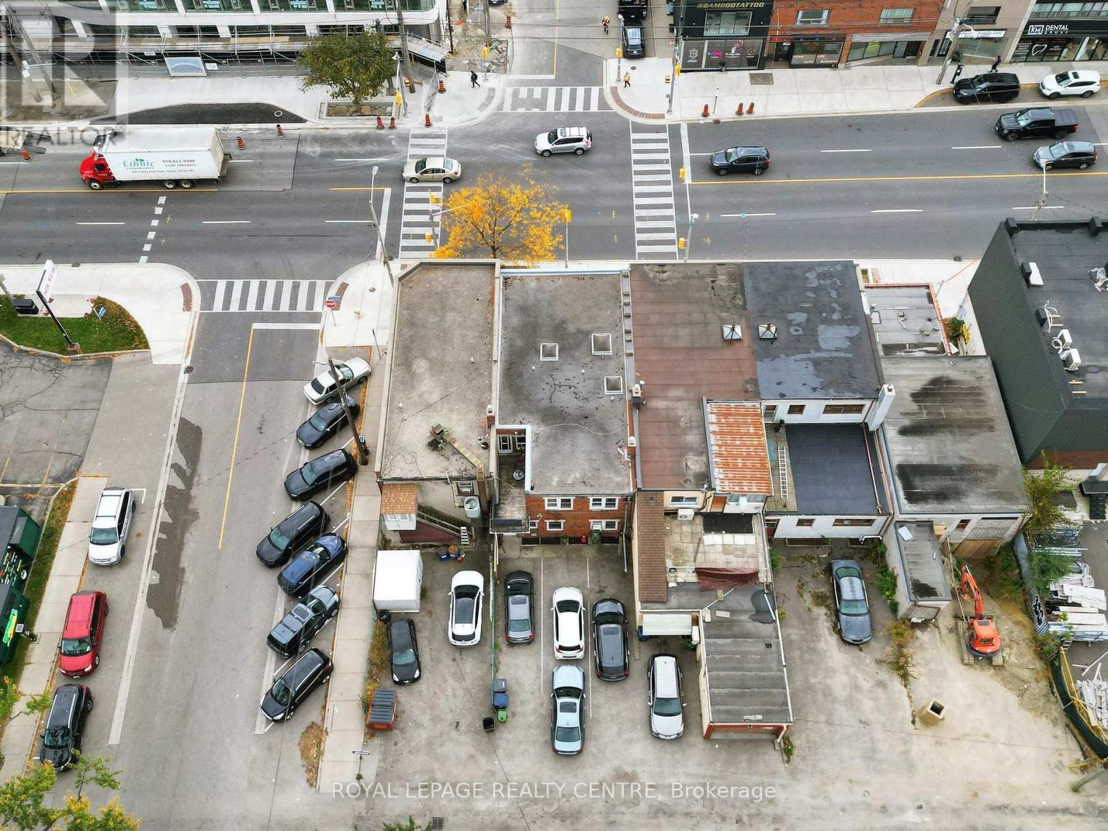 706 The Queensway Property Photo 24