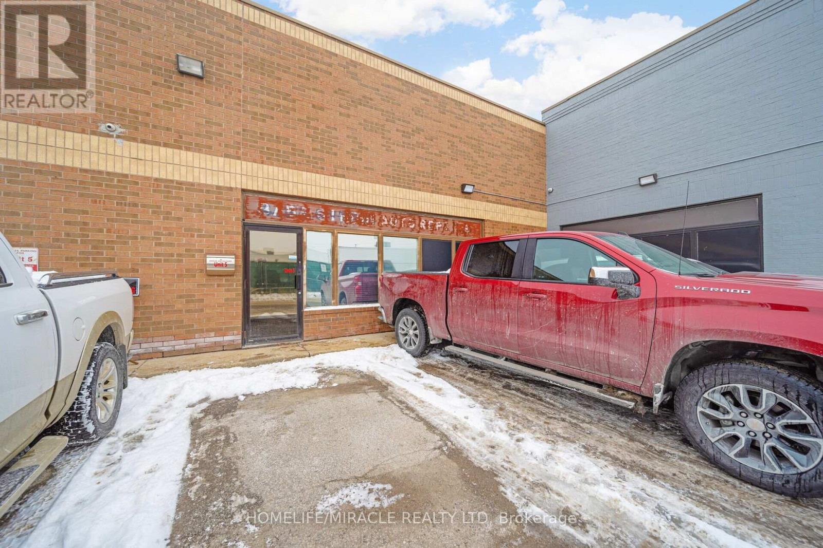 5 - 116 Orenda Road Property Photo 4