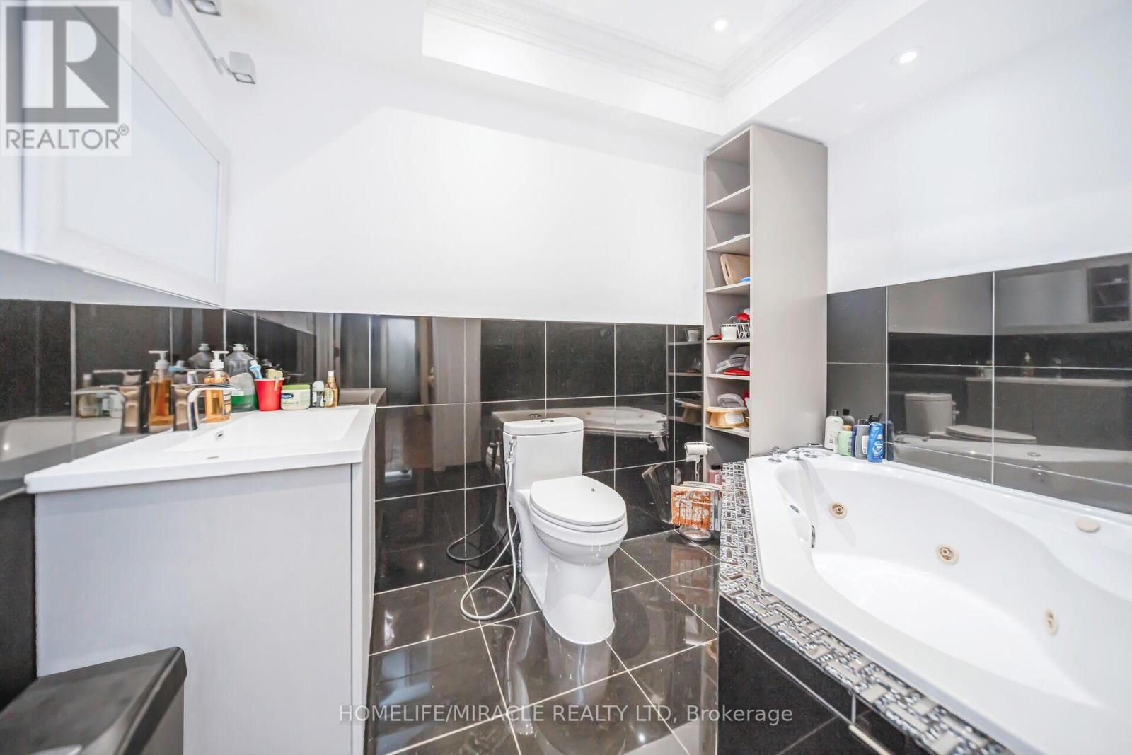 5 - 116 Orenda Road Property Photo 28