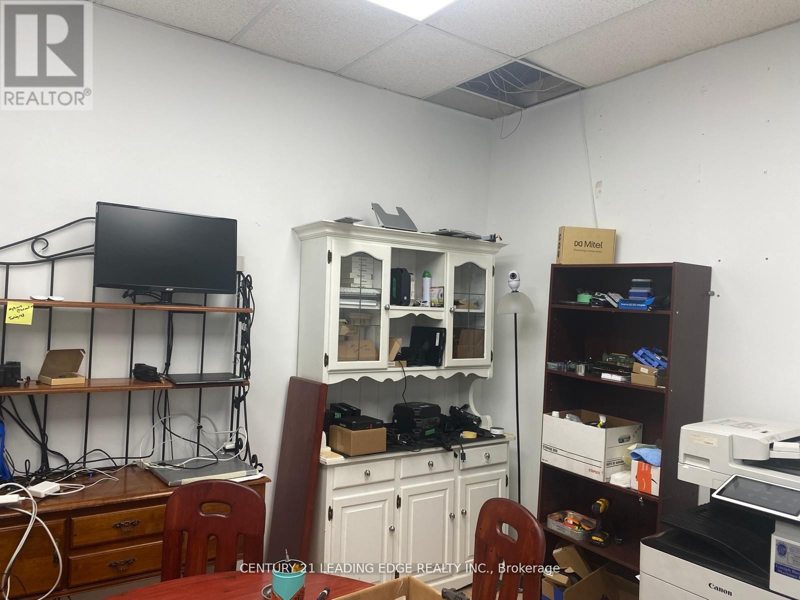 12 - 401 Traders Boulevard E Property Photo 2