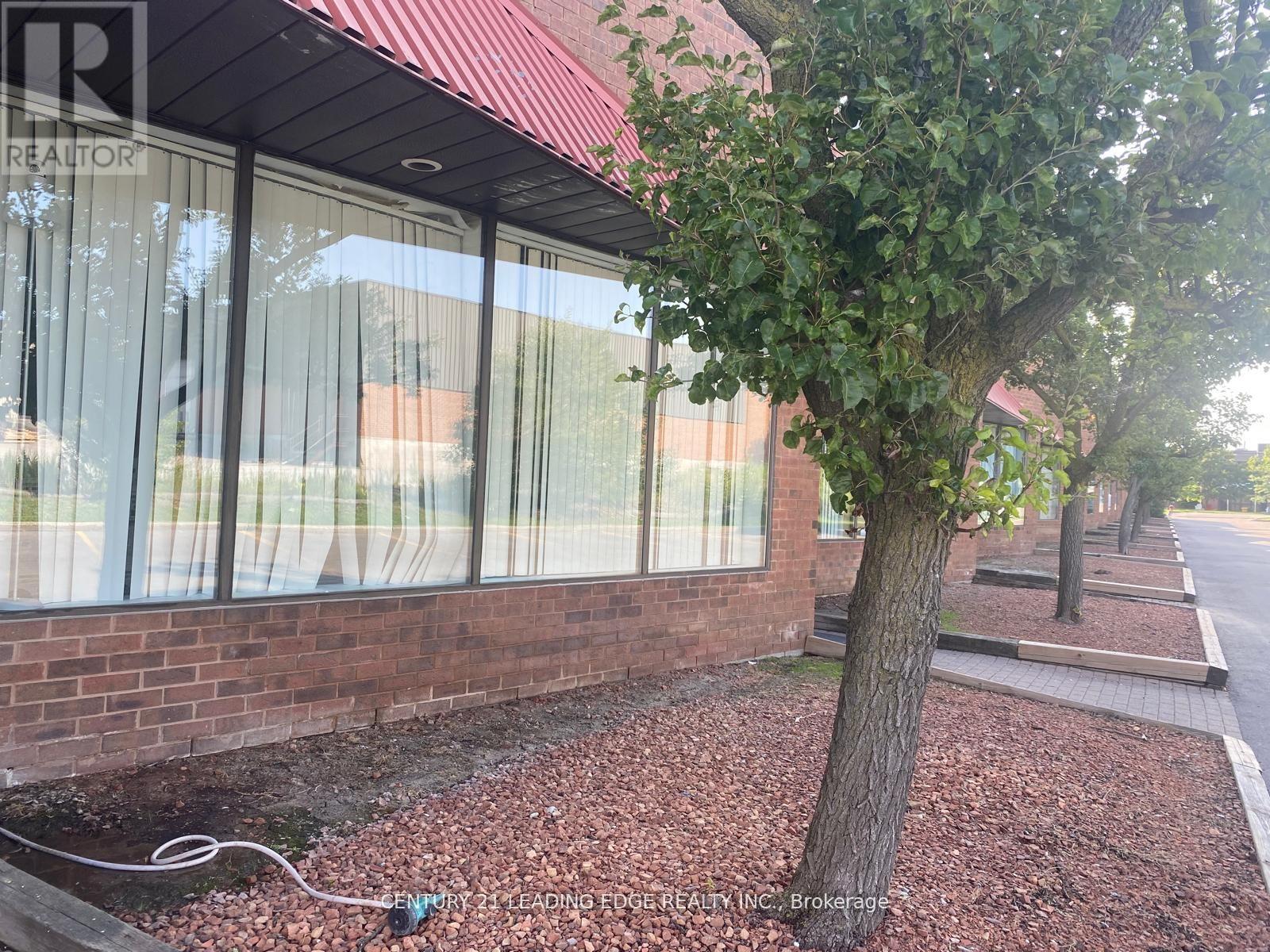 12 - 401 Traders Boulevard E Property Photo 8