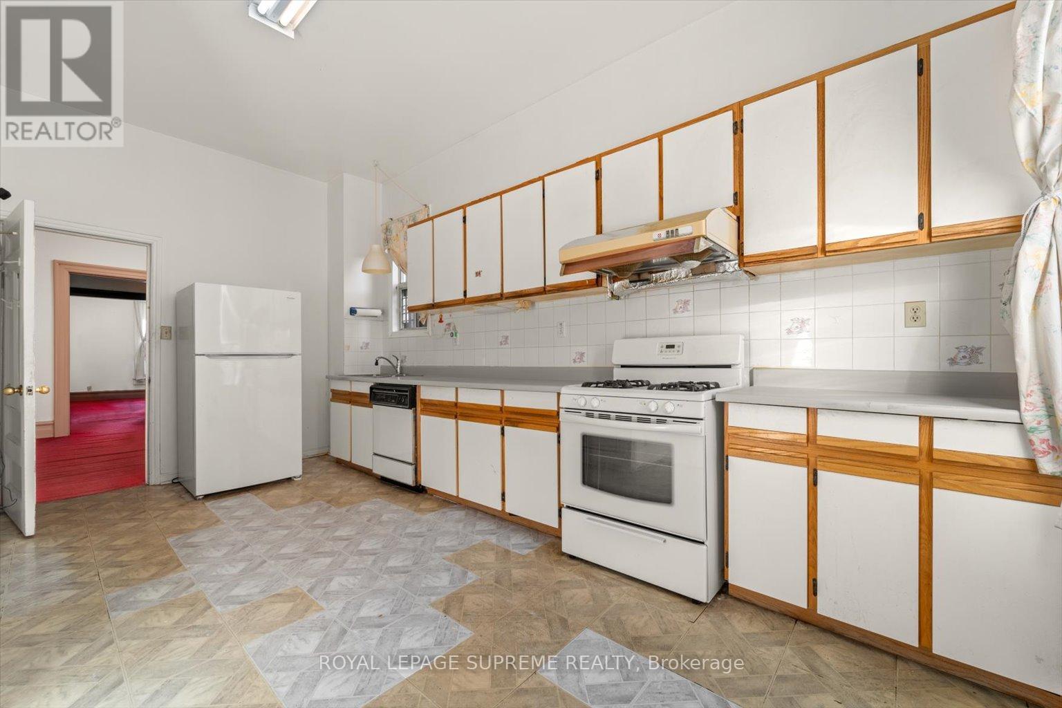 1309 King Street W Property Photo 16