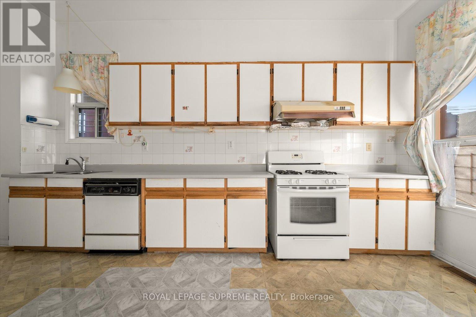 1309 King Street W Property Photo 17