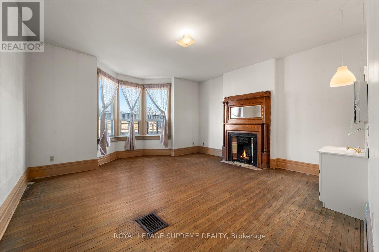 1309 King Street W Property Photo 21
