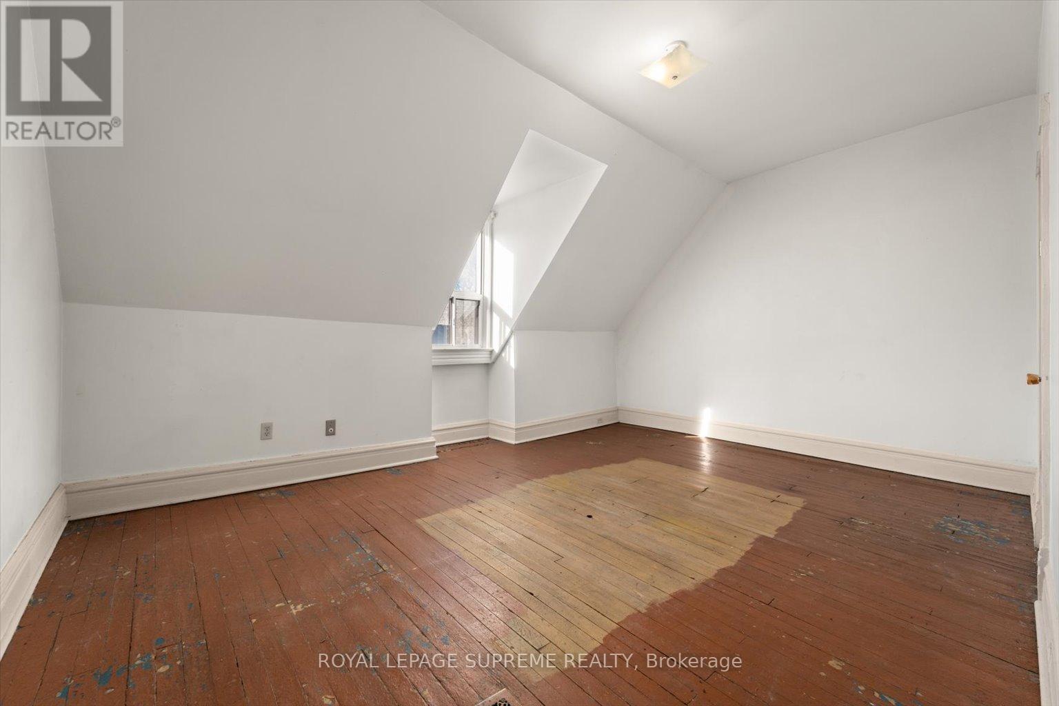 1309 King Street W Property Photo 28
