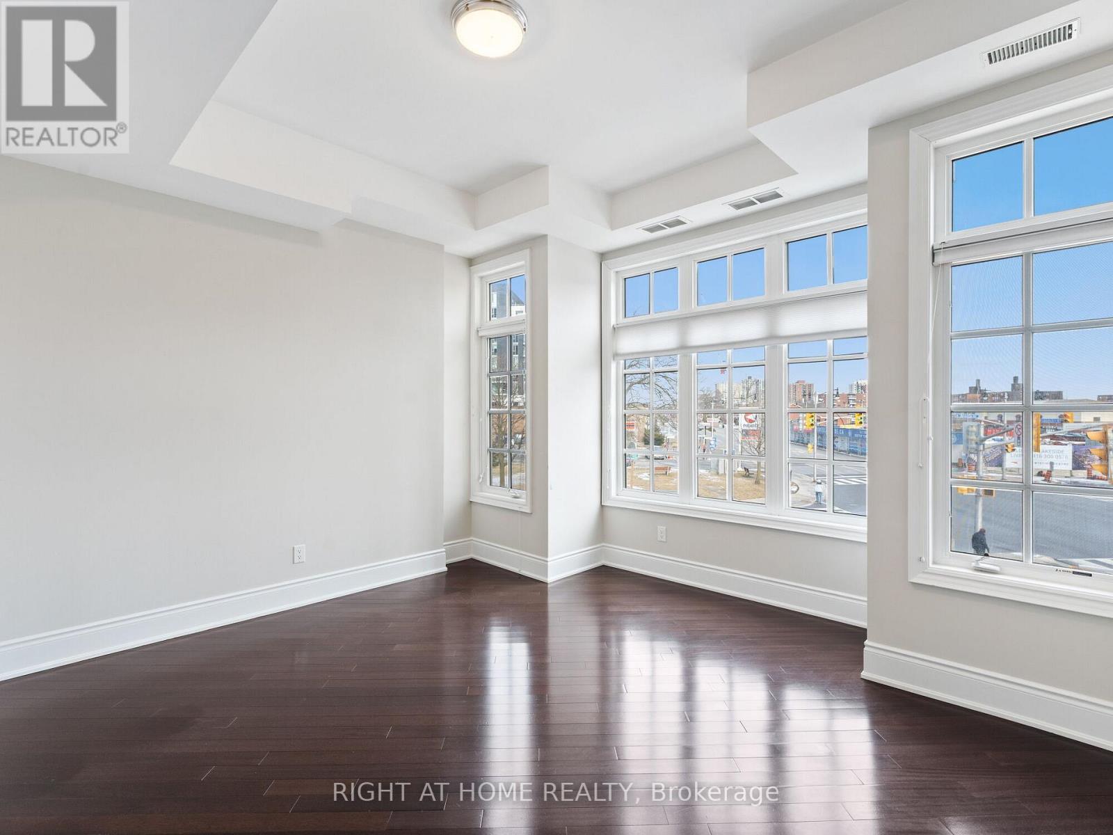 8 - 120 Bronte Road Property Photo 4