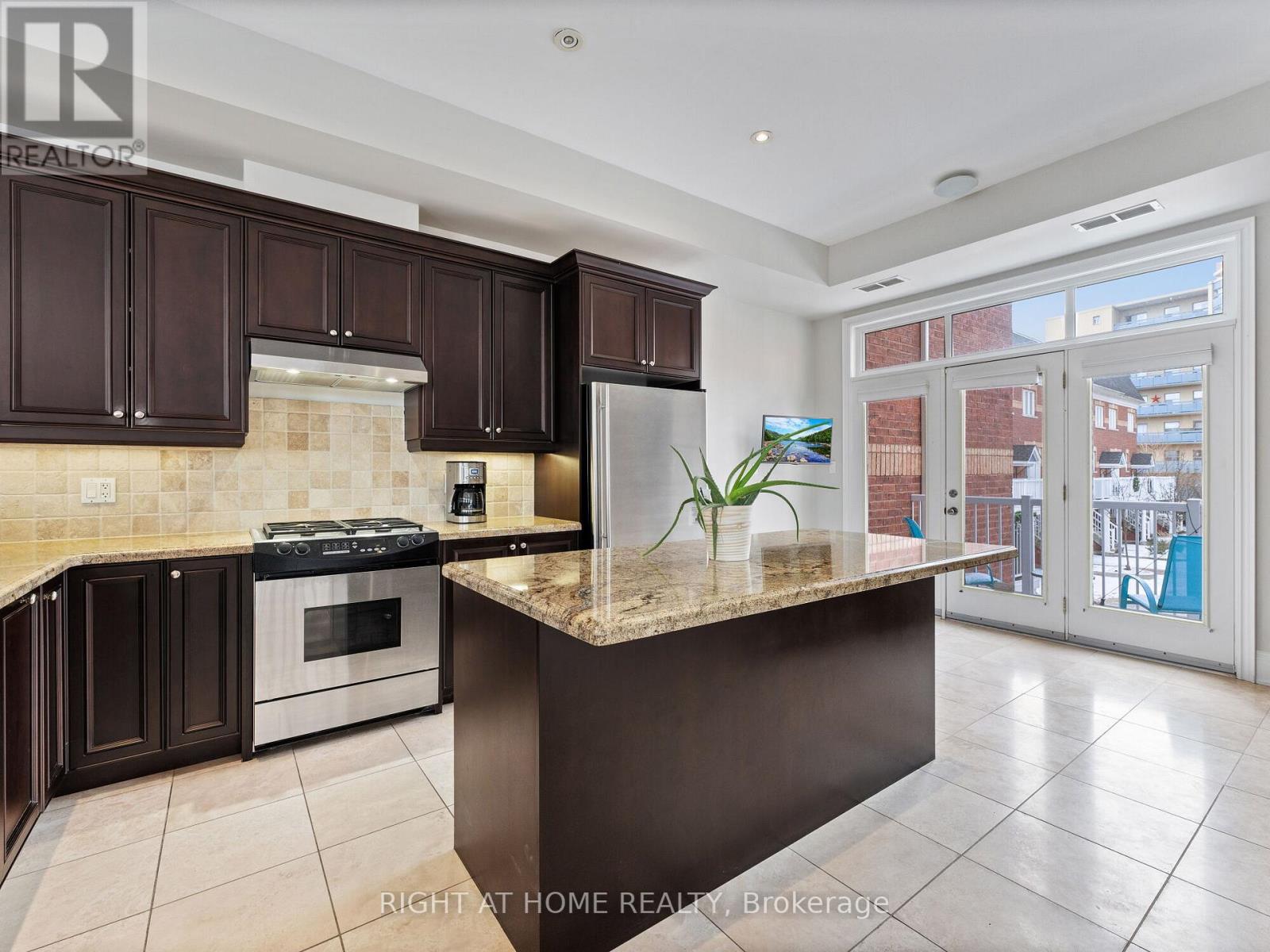 8 - 120 Bronte Road Property Photo 8