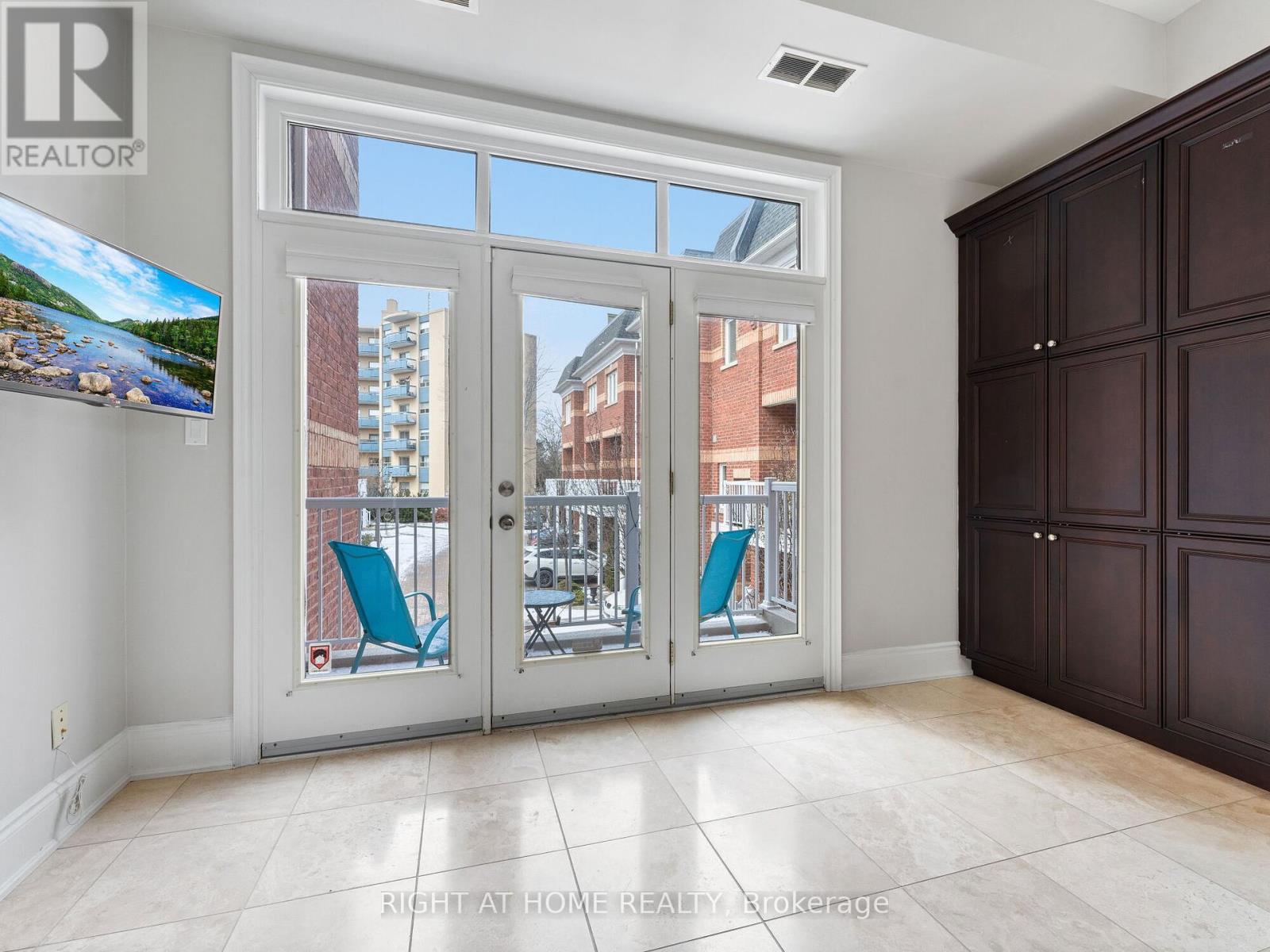 8 - 120 Bronte Road Property Photo 9