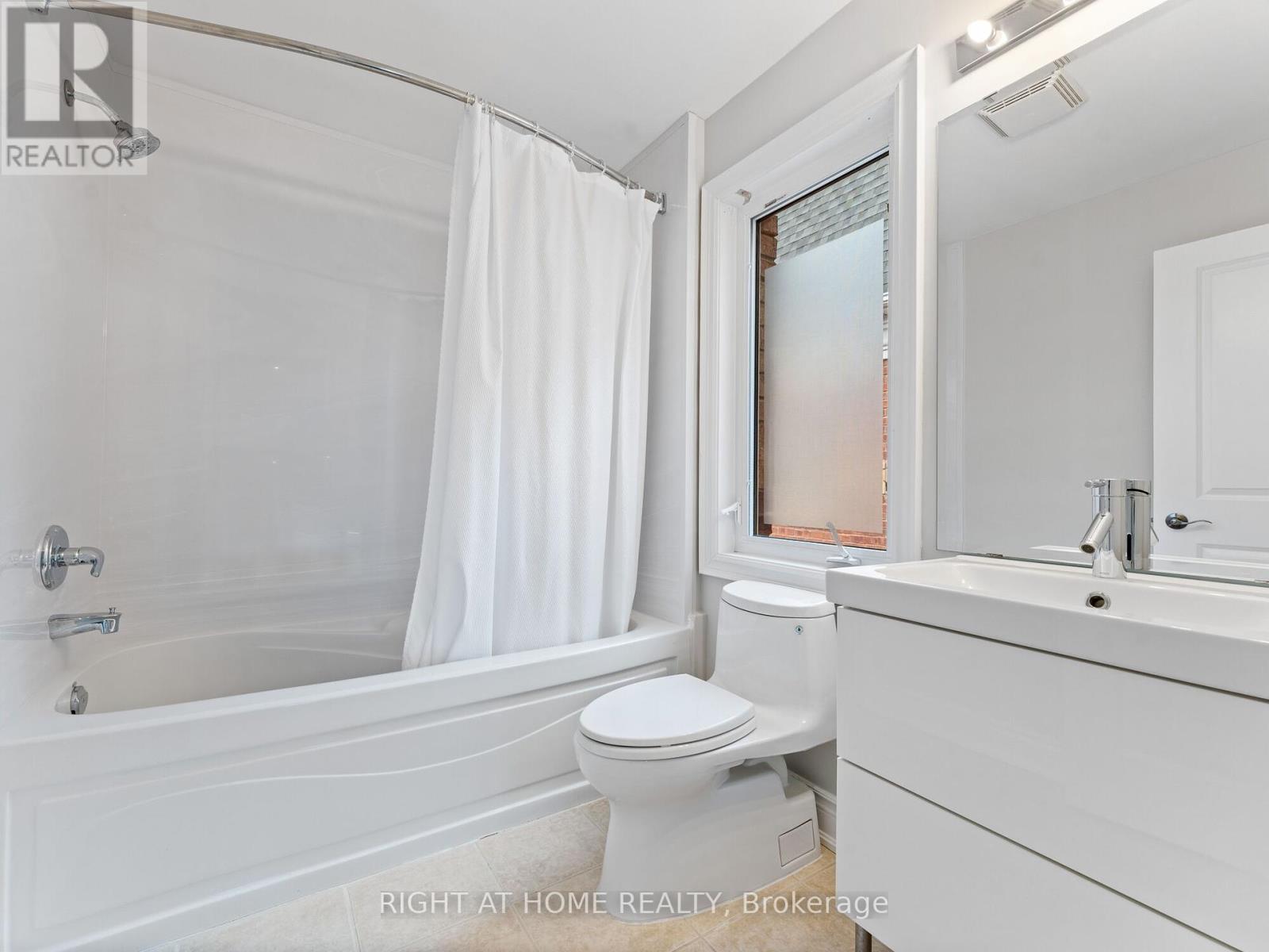 8 - 120 Bronte Road Property Photo 12
