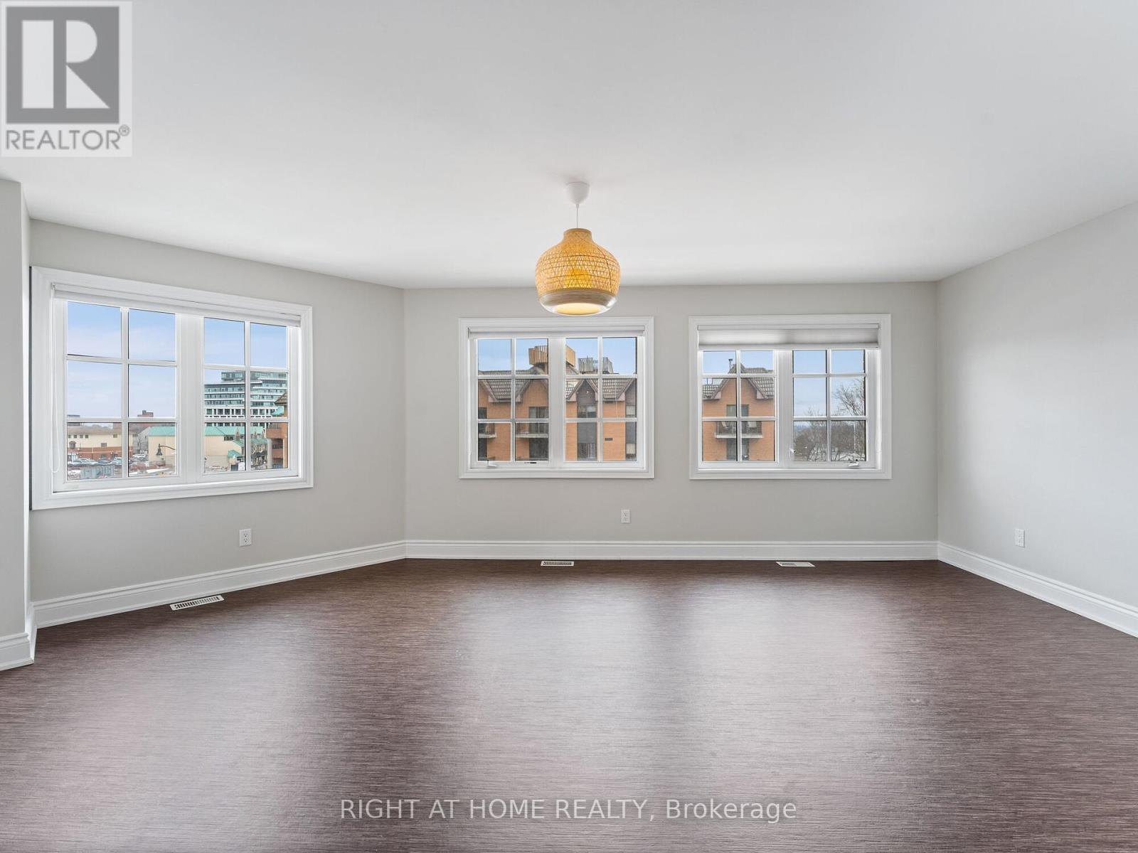 8 - 120 Bronte Road Property Photo 14