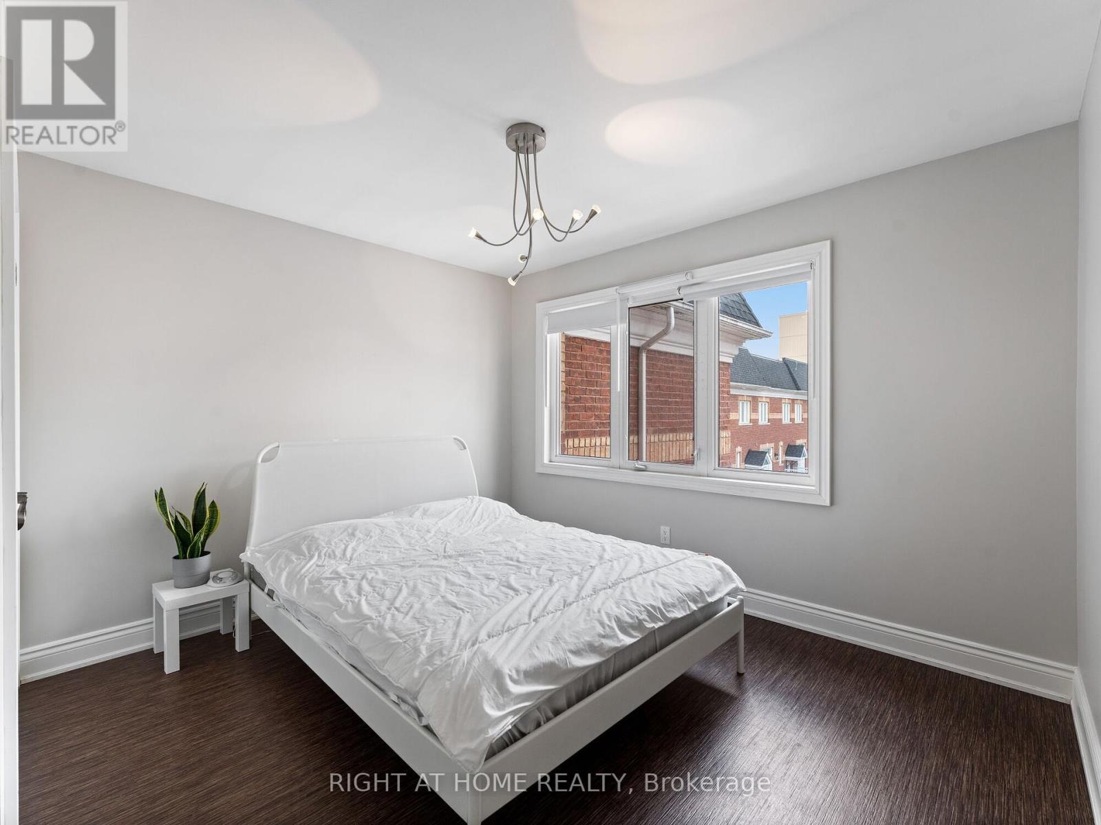 8 - 120 Bronte Road Property Photo 17