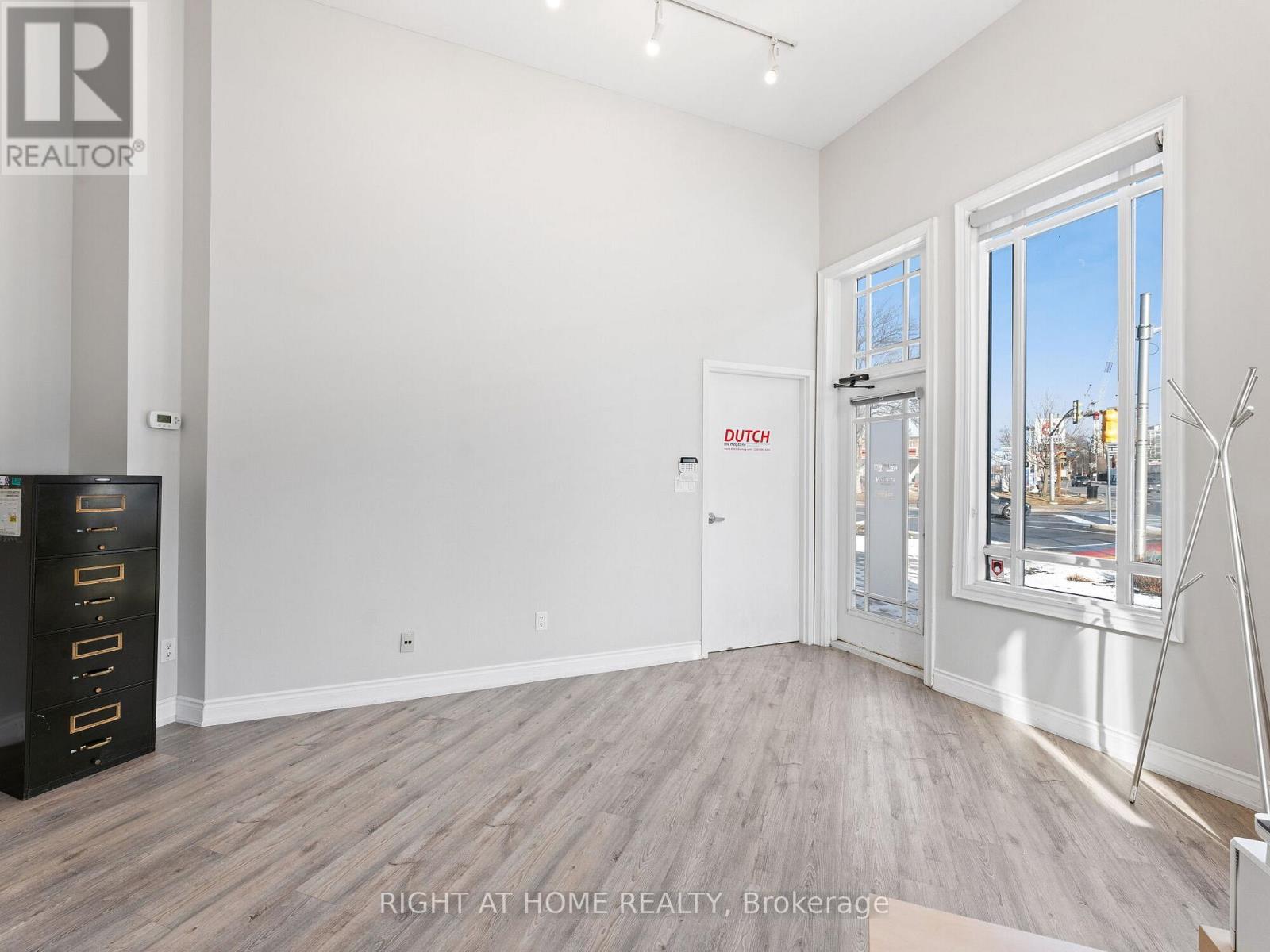8 - 120 Bronte Road Property Photo 27