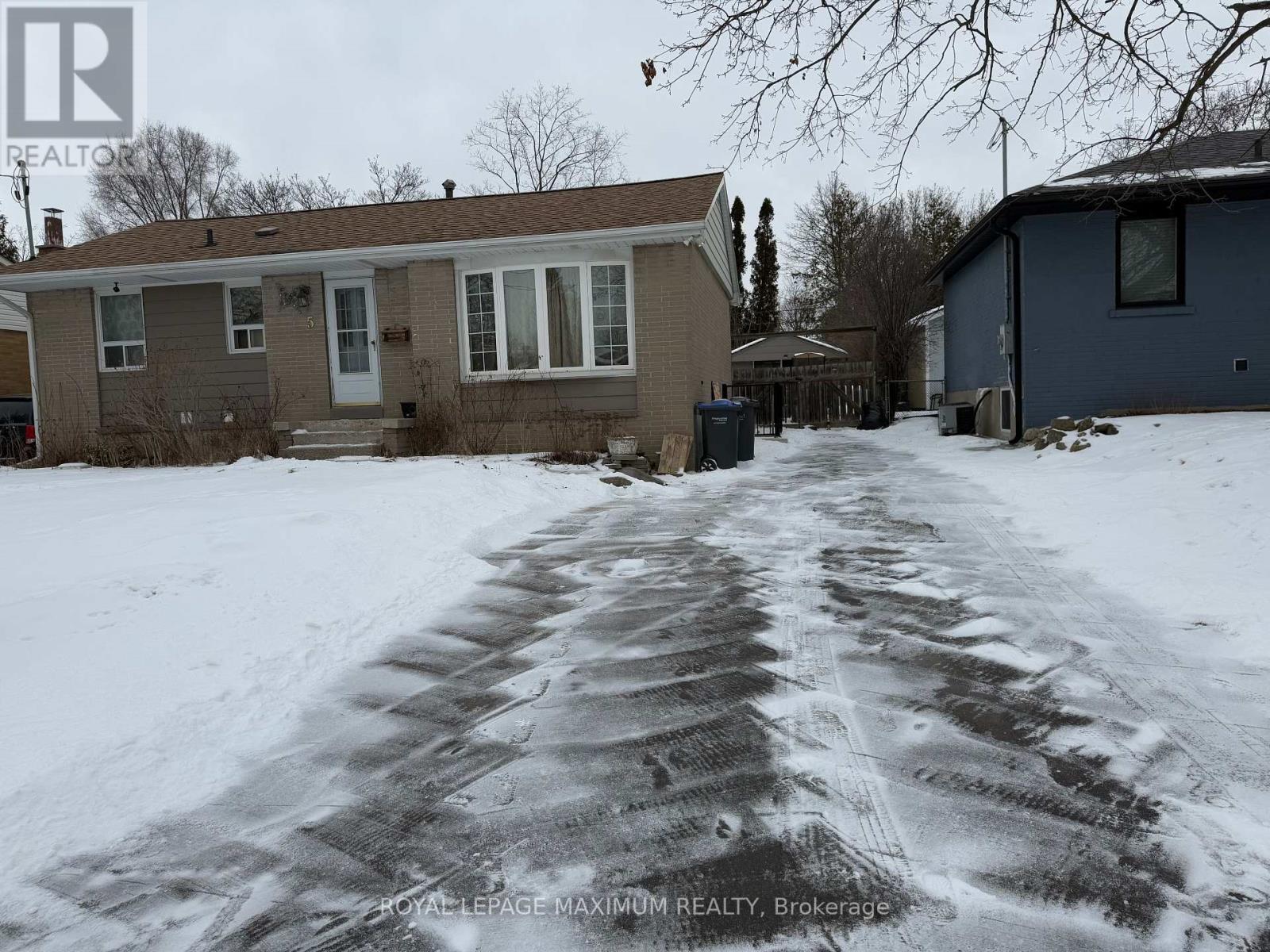 LOWER - 5 LAWRENCE CRESCENT Property Photo 1