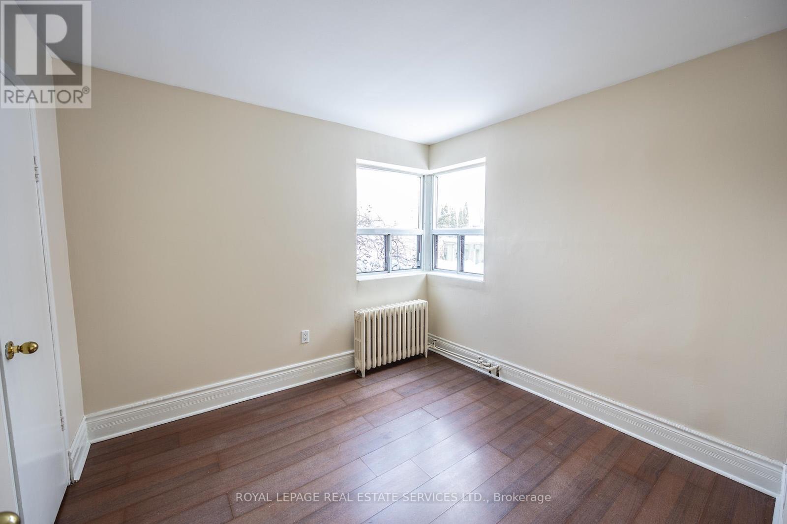1 - 12 Cayuga Avenue Property Photo 4